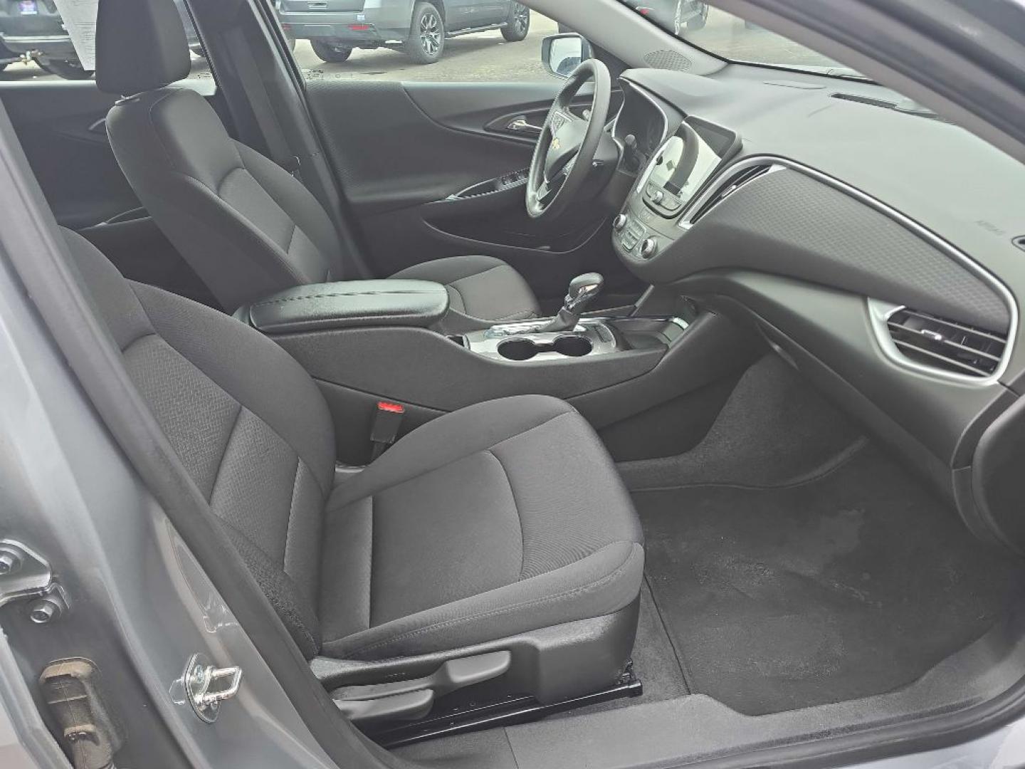 2024 SILVER CHEVROLET MALIBU LT (1G1ZD5ST9RF) with an 1.5L engine, Continuously Variable transmission, located at 2525 S. Cushman, Fairbanks, AK, 99701, (907) 452-5707, 64.824036, -147.712311- Photo#4