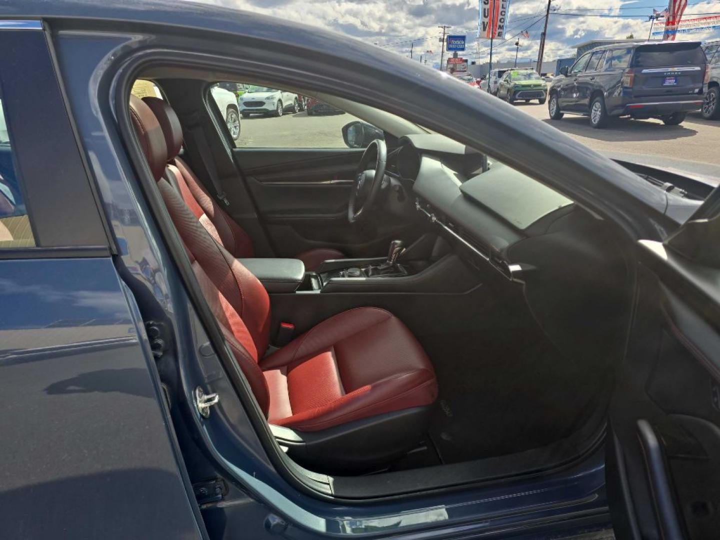 2024 BLUE MAZDA 3 PREFERRED (3MZBPBCM8RM) with an 2.5L engine, Automatic transmission, located at 2525 S. Cushman, Fairbanks, AK, 99701, (907) 452-5707, 64.824036, -147.712311- Photo#4