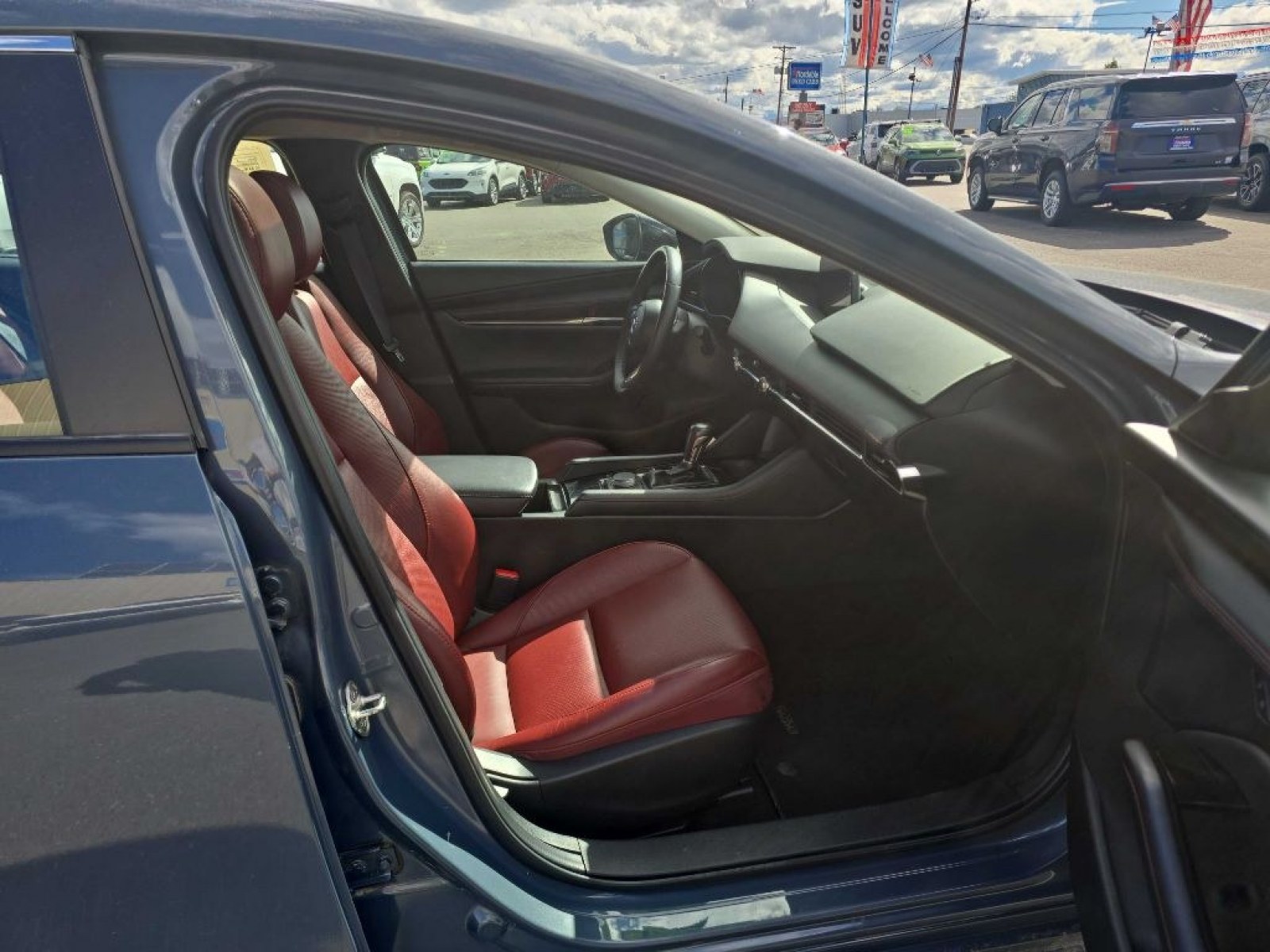 2024 BLUE MAZDA 3 PREFERRED (3MZBPBCM8RM) with an 2.5L engine, Automatic transmission, located at 2525 S. Cushman, Fairbanks, AK, 99701, (907) 452-5707, 64.824036, -147.712311 - Photo#4
