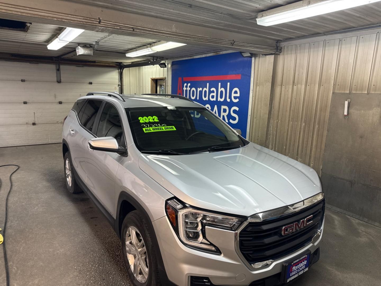 2022 SILVER GMC TERRAIN SLE (3GKALTEV5NL) with an 1.5L engine, Automatic transmission, located at 2525 S. Cushman, Fairbanks, AK, 99701, (907) 452-5707, 64.824036, -147.712311- Photo#0