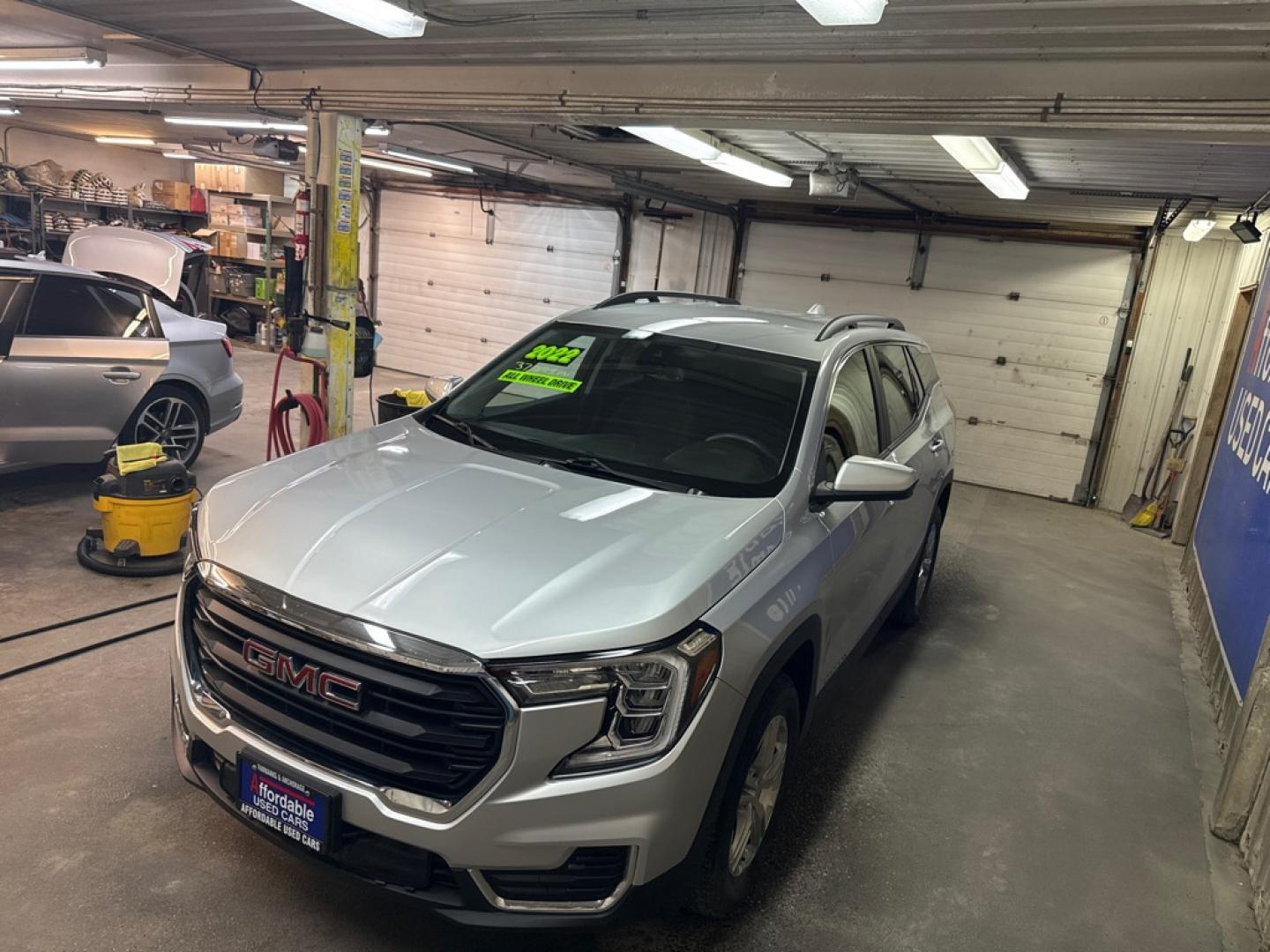 2022 SILVER GMC TERRAIN SLE (3GKALTEV5NL) with an 1.5L engine, Automatic transmission, located at 2525 S. Cushman, Fairbanks, AK, 99701, (907) 452-5707, 64.824036, -147.712311- Photo#1
