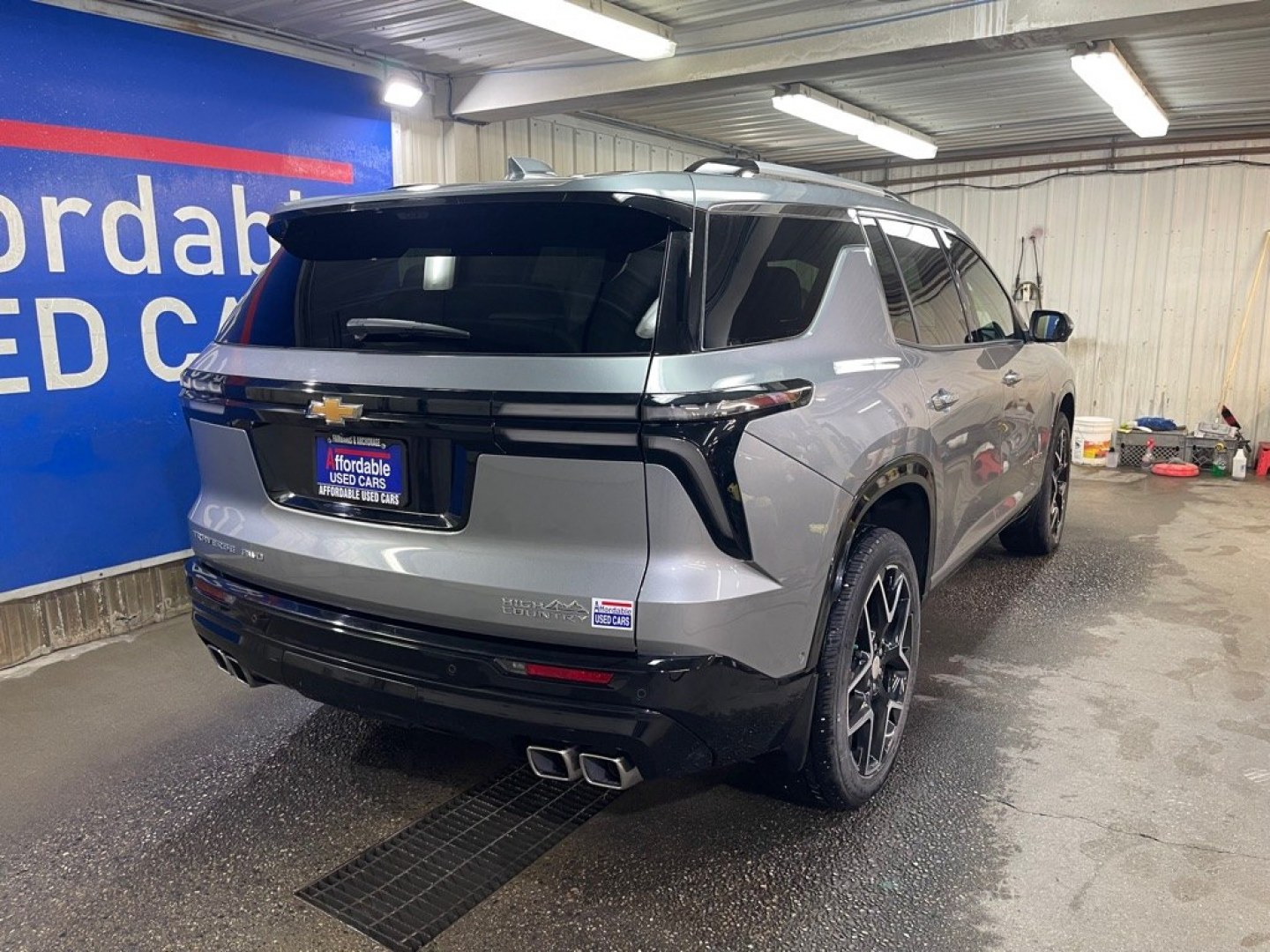 2025 SILVER CHEVROLET TRAVERSE HIGH COUNTRY (1GNEVKRS9SJ) with an 2.5L engine, Automatic transmission, located at 2525 S. Cushman, Fairbanks, AK, 99701, (907) 452-5707, 64.824036, -147.712311- Photo#2