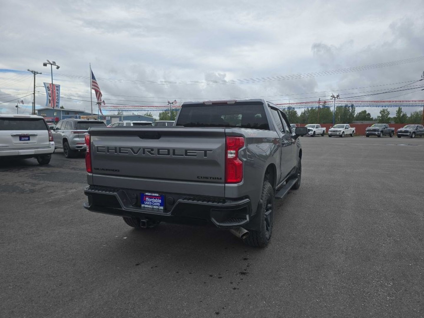 2020 GRAY CHEVROLET SILVERADO 1500 TRAIL BOSS CUST (3GCPYCEH9LG) with an 4.3L engine, Automatic transmission, located at 2525 S. Cushman, Fairbanks, AK, 99701, (907) 452-5707, 64.824036, -147.712311- Photo#2