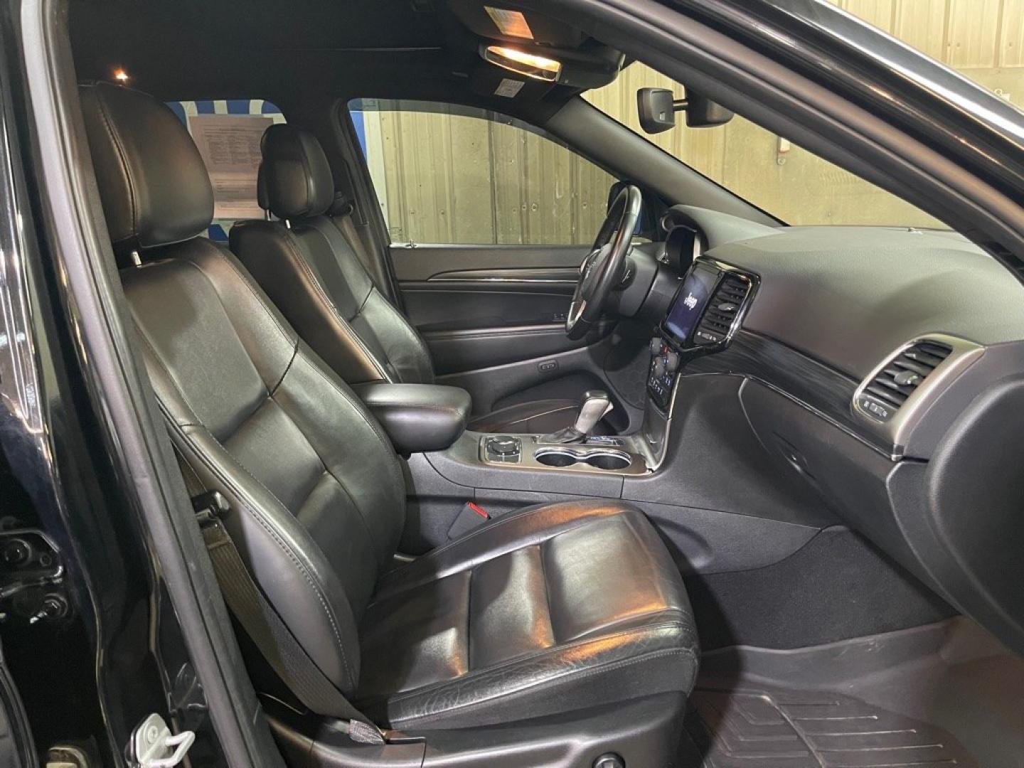 2020 BLACK JEEP GRAND CHEROKEE LIMITED (1C4RJFBG1LC) with an 3.6L engine, Automatic transmission, located at 2525 S. Cushman, Fairbanks, AK, 99701, (907) 452-5707, 64.824036, -147.712311- Photo#3