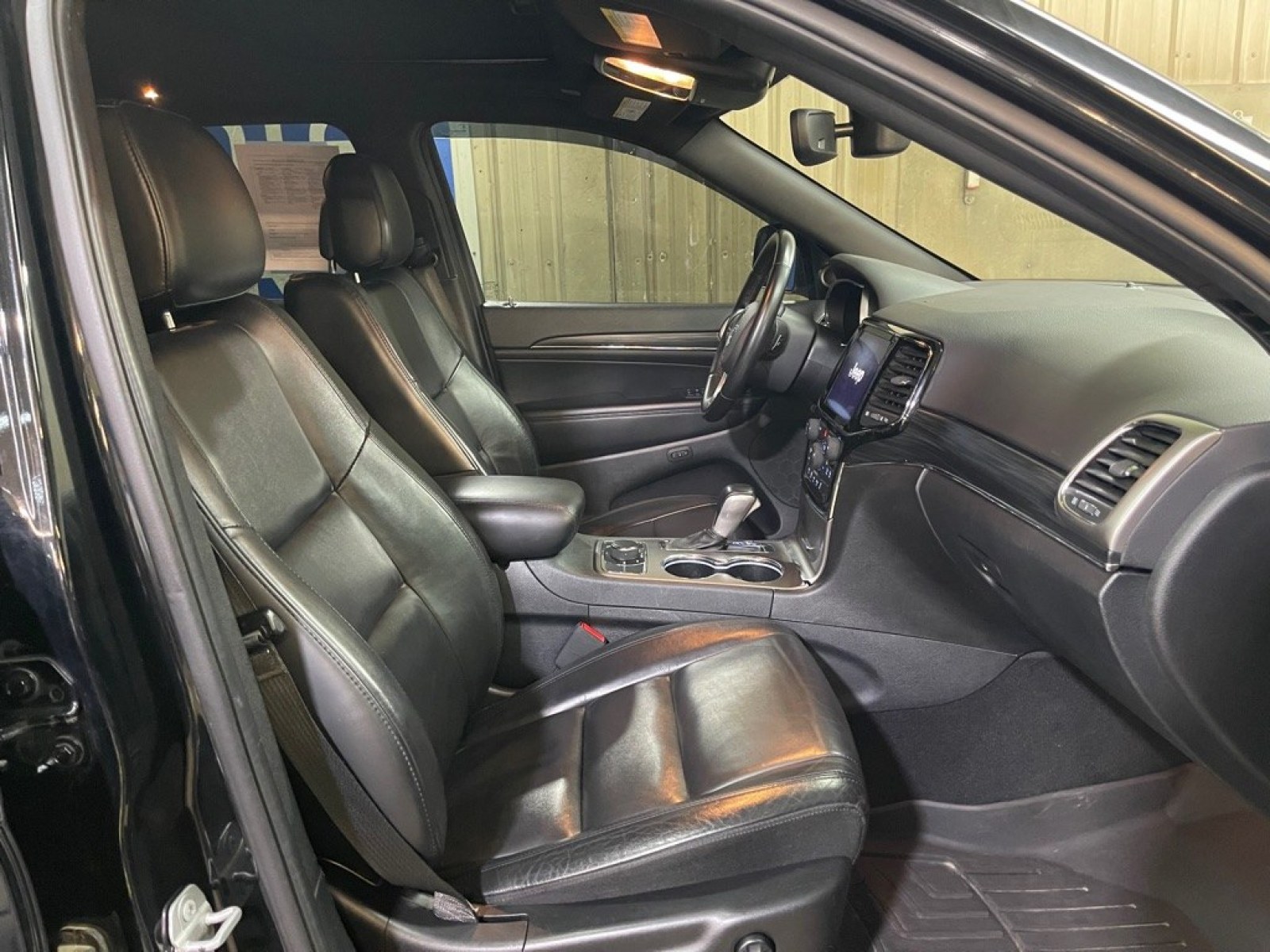 2020 BLACK JEEP GRAND CHEROKEE LIMITED (1C4RJFBG1LC) with an 3.6L engine, Automatic transmission, located at 2525 S. Cushman, Fairbanks, AK, 99701, (907) 452-5707, 64.824036, -147.712311 - Photo#3