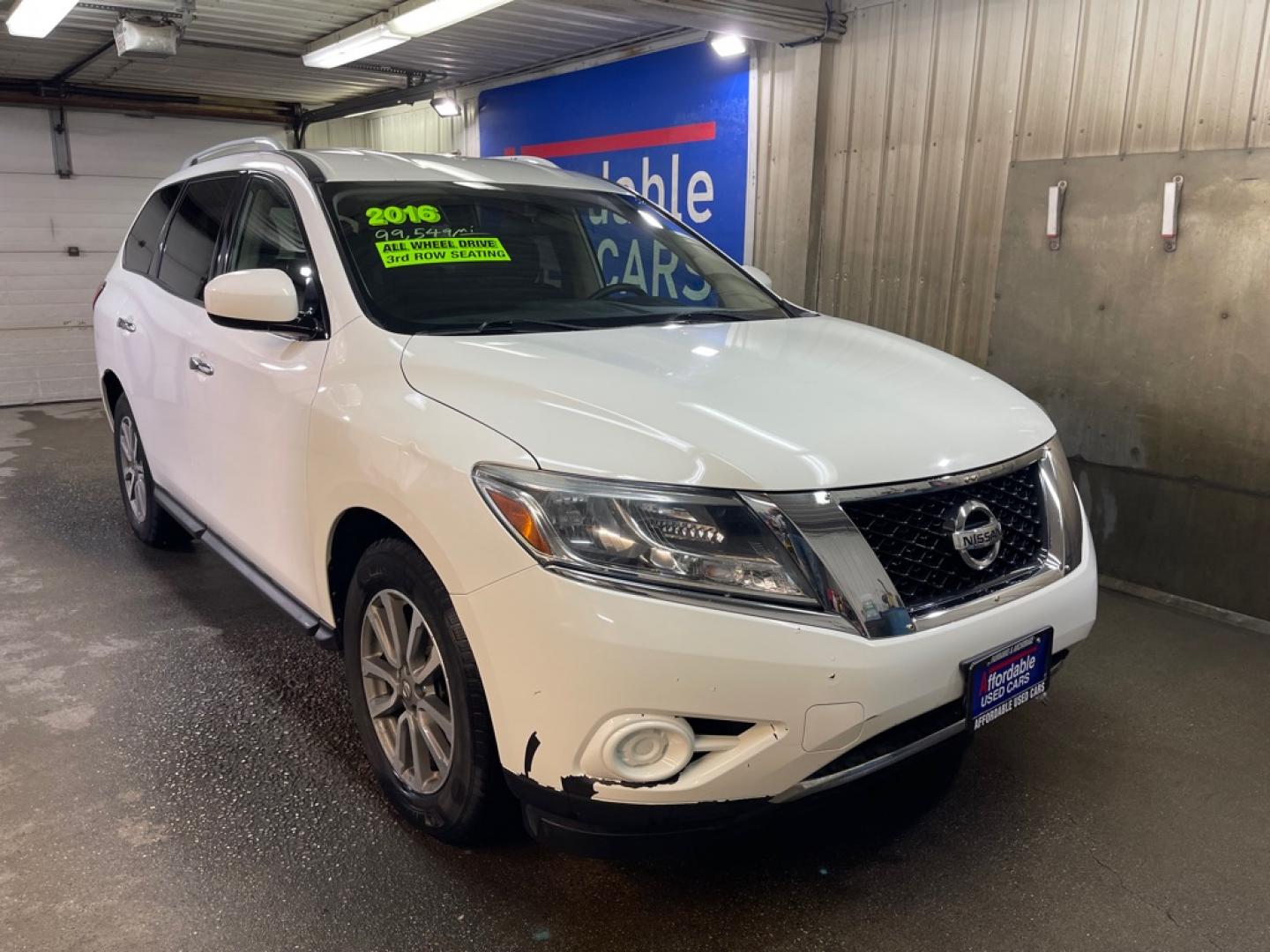 2016 WHITE NISSAN PATHFINDER S (5N1AR2MMXGC) with an 3.5L engine, Continuously Variable transmission, located at 2525 S. Cushman, Fairbanks, AK, 99701, (907) 452-5707, 64.824036, -147.712311- Photo#0