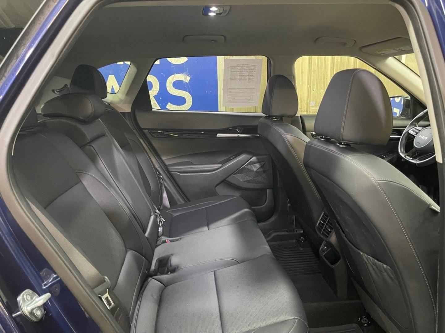 2023 BLUE KIA SELTOS SX (KNDETCA29P7) with an 1.6L engine, Automatic transmission, located at 2525 S. Cushman, Fairbanks, AK, 99701, (907) 452-5707, 64.824036, -147.712311- Photo#4