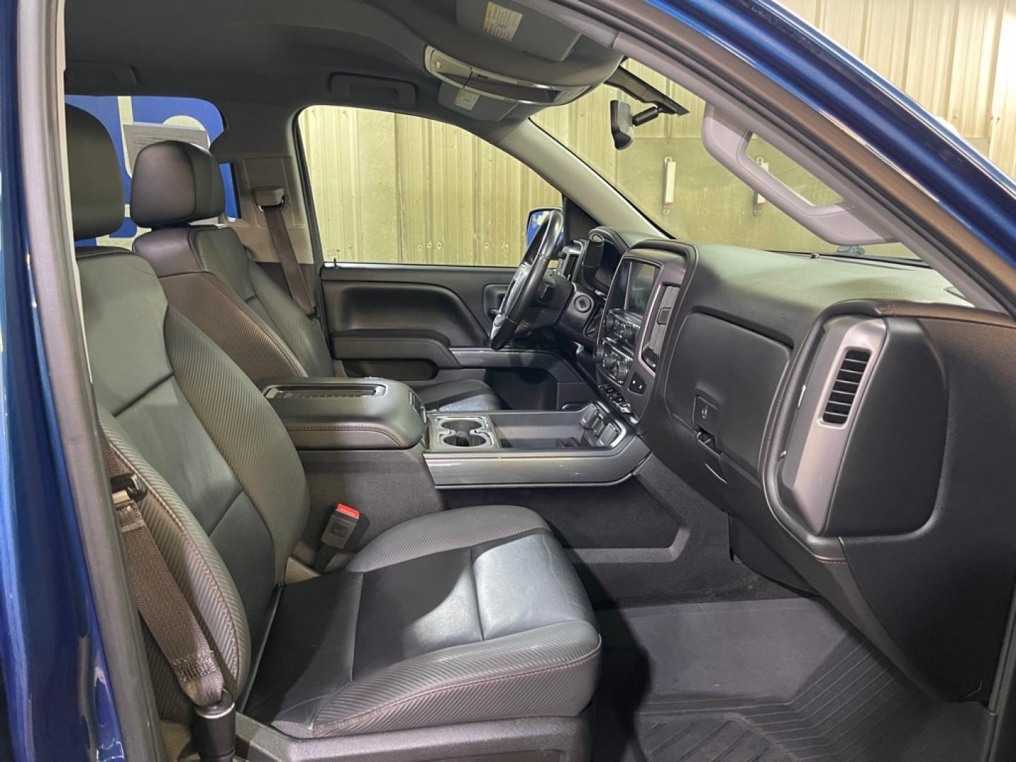 2016 BLUE GMC SIERRA 1500 SLT (3GTU2NEC1GG) with an 5.3L engine, Automatic transmission, located at 2525 S. Cushman, Fairbanks, AK, 99701, (907) 452-5707, 64.824036, -147.712311- Photo#3