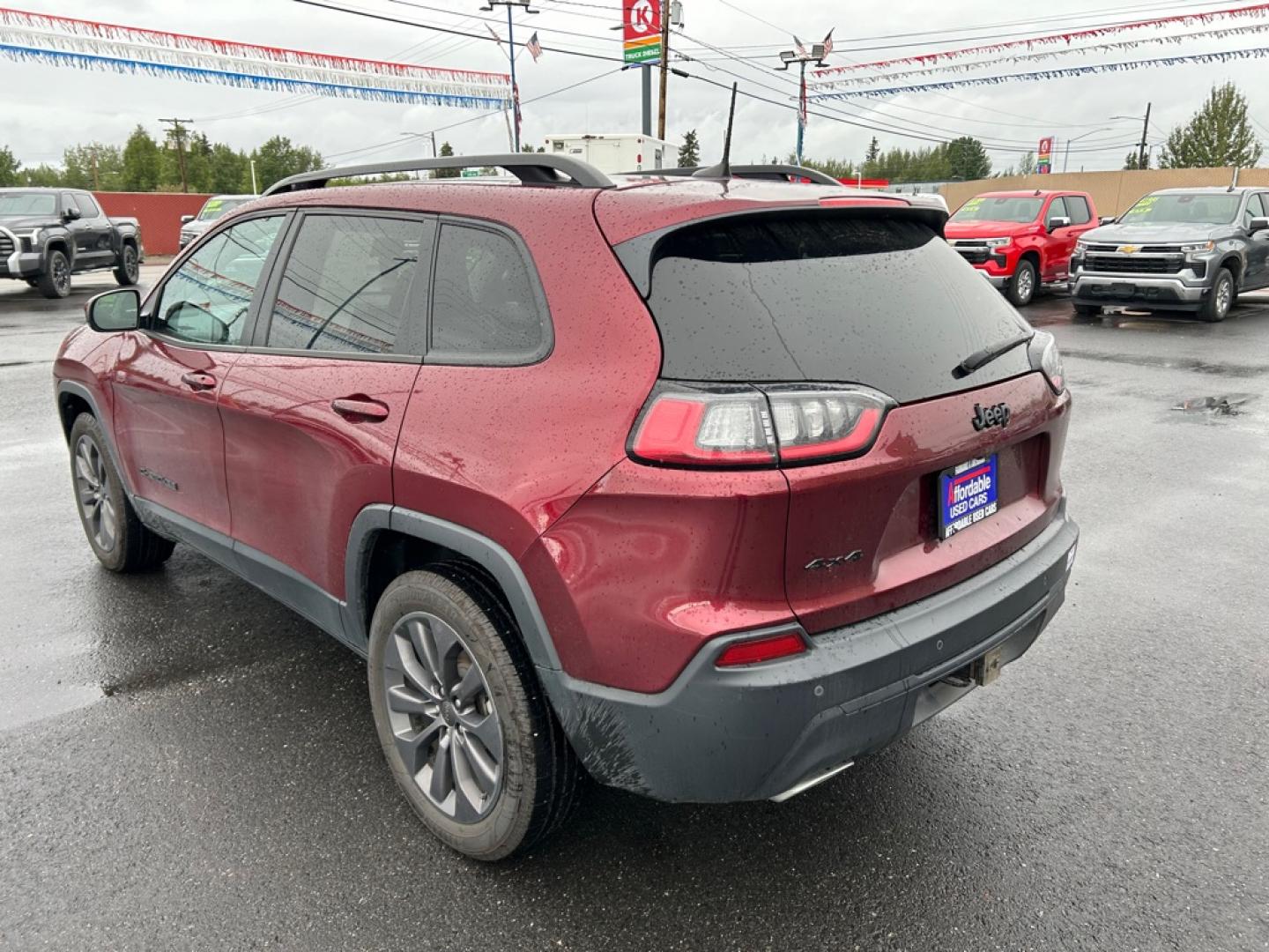 2020 RED JEEP CHEROKEE LATITUDE PLUS (1C4PJMLX4LD) with an 3.2L engine, Automatic transmission, located at 2525 S. Cushman, Fairbanks, AK, 99701, (907) 452-5707, 64.824036, -147.712311- Photo#3