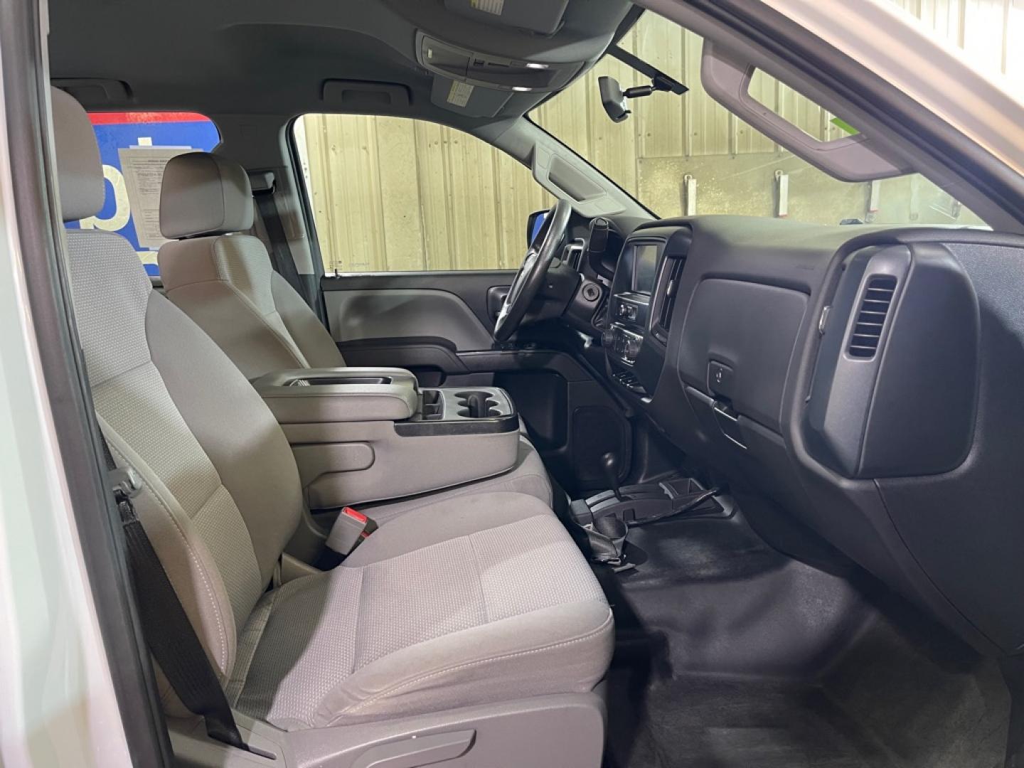 2018 WHITE CHEVROLET SILVERADO 2500 HEAVY DUTY (1GC1KUEG4JF) with an 6.0L engine, Automatic transmission, located at 2525 S. Cushman, Fairbanks, AK, 99701, (907) 452-5707, 64.824036, -147.712311- Photo#3
