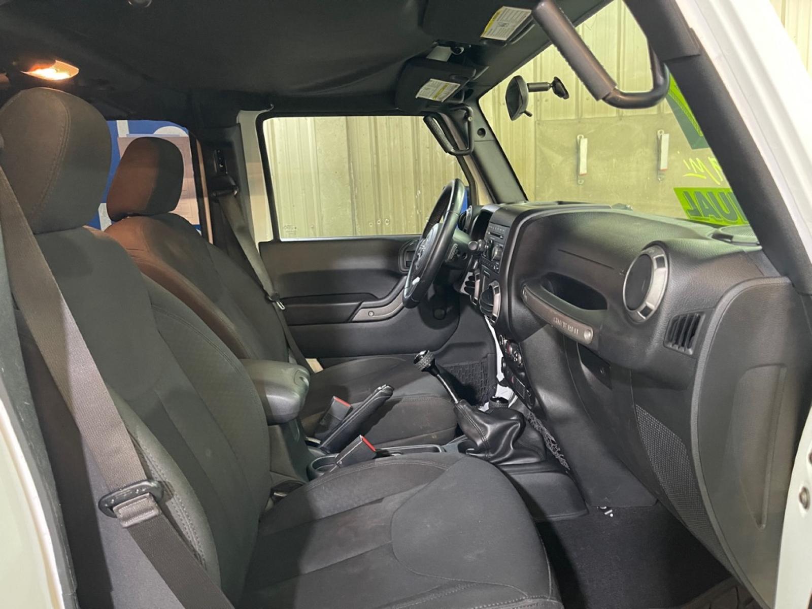2017 WHITE JEEP WRANGLER UNLIMI SPORT (1C4BJWDG2HL) with an 3.6L engine, Automatic transmission, located at 2525 S. Cushman, Fairbanks, AK, 99701, (907) 452-5707, 64.824036, -147.712311 - Photo#3