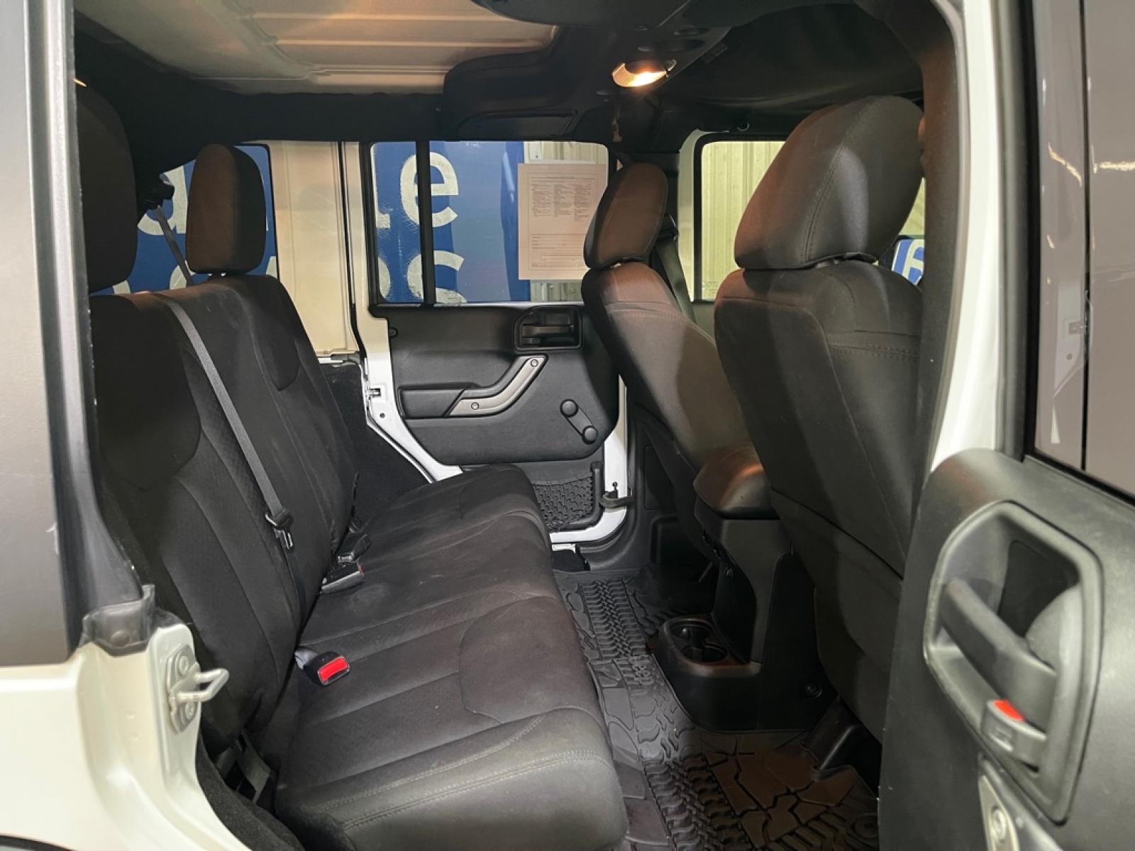 2017 WHITE JEEP WRANGLER UNLIMI SPORT (1C4BJWDG2HL) with an 3.6L engine, Automatic transmission, located at 2525 S. Cushman, Fairbanks, AK, 99701, (907) 452-5707, 64.824036, -147.712311 - Photo#4
