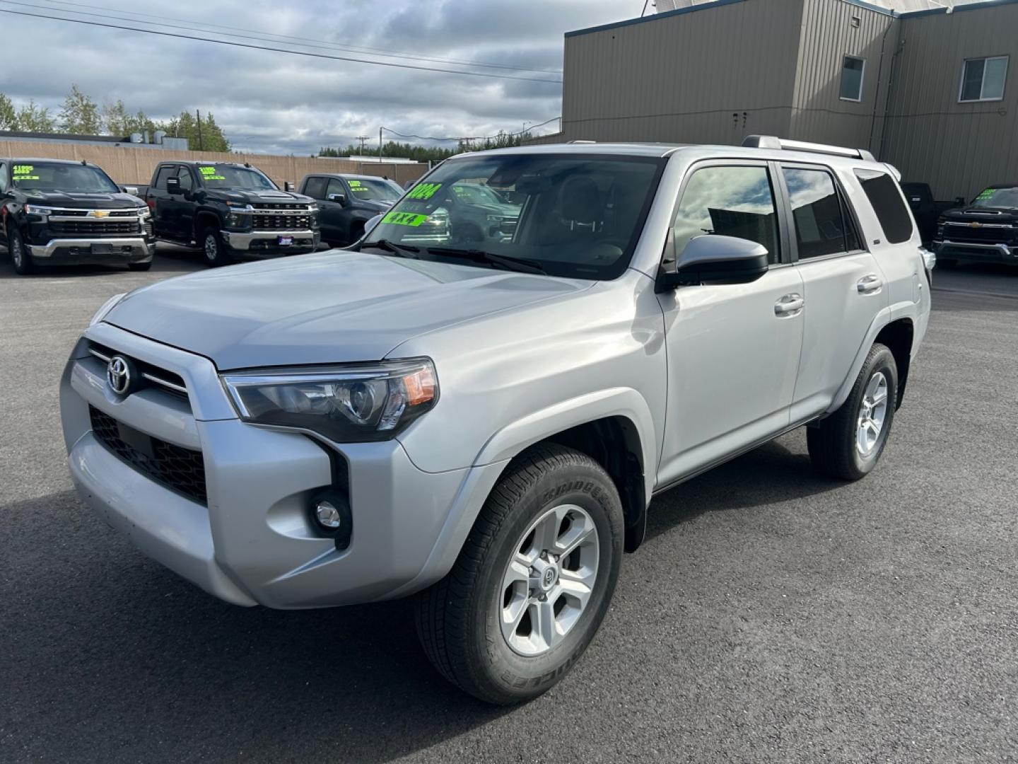 2024 SILVER TOYOTA 4RUNNER SR5/SR5 PREMIUM (JTEMU5JR0R6) with an 4.0L engine, Automatic transmission, located at 2525 S. Cushman, Fairbanks, AK, 99701, (907) 452-5707, 64.824036, -147.712311- Photo#0