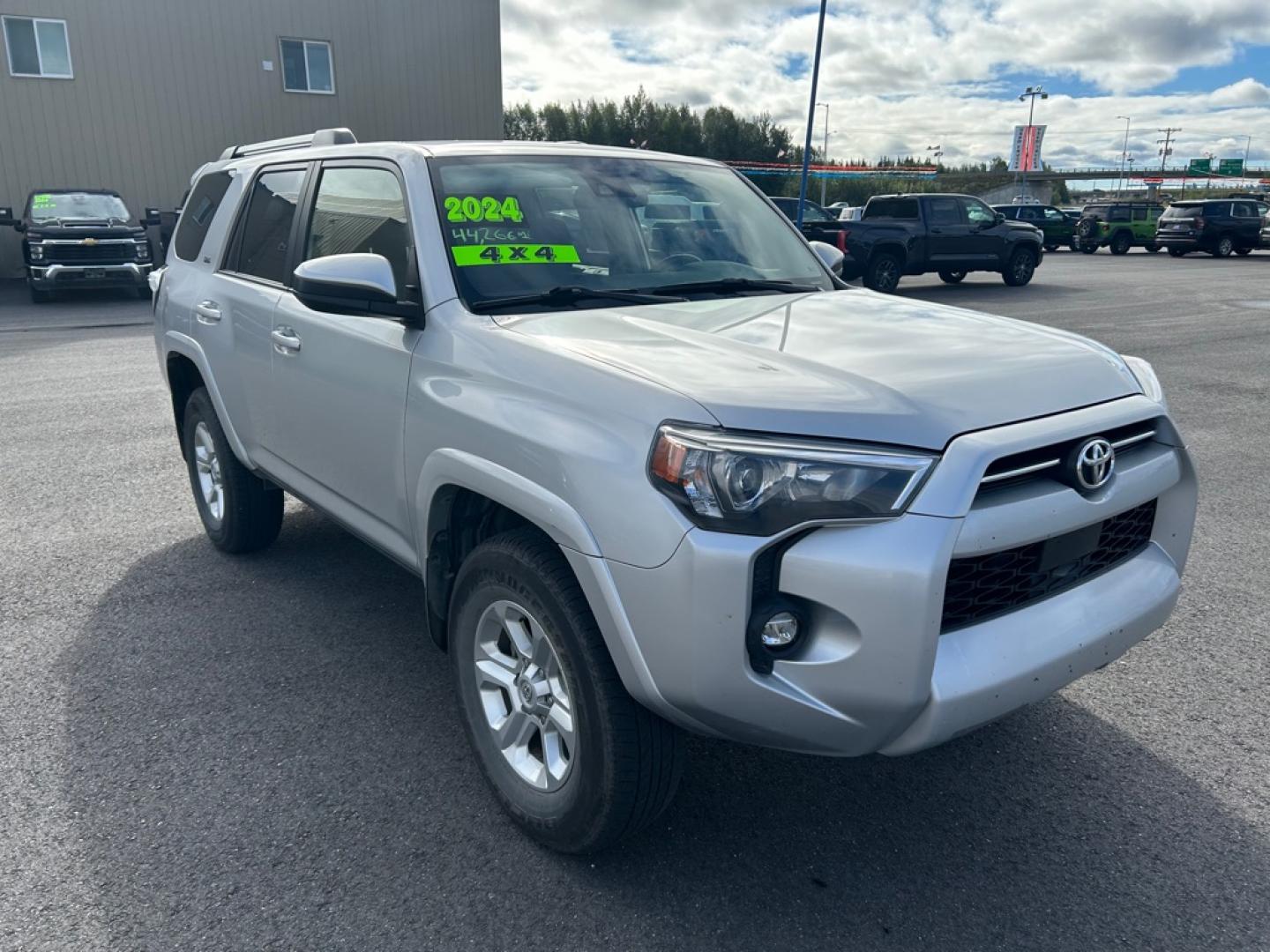 2024 SILVER TOYOTA 4RUNNER SR5/SR5 PREMIUM (JTEMU5JR0R6) with an 4.0L engine, Automatic transmission, located at 2525 S. Cushman, Fairbanks, AK, 99701, (907) 452-5707, 64.824036, -147.712311- Photo#1