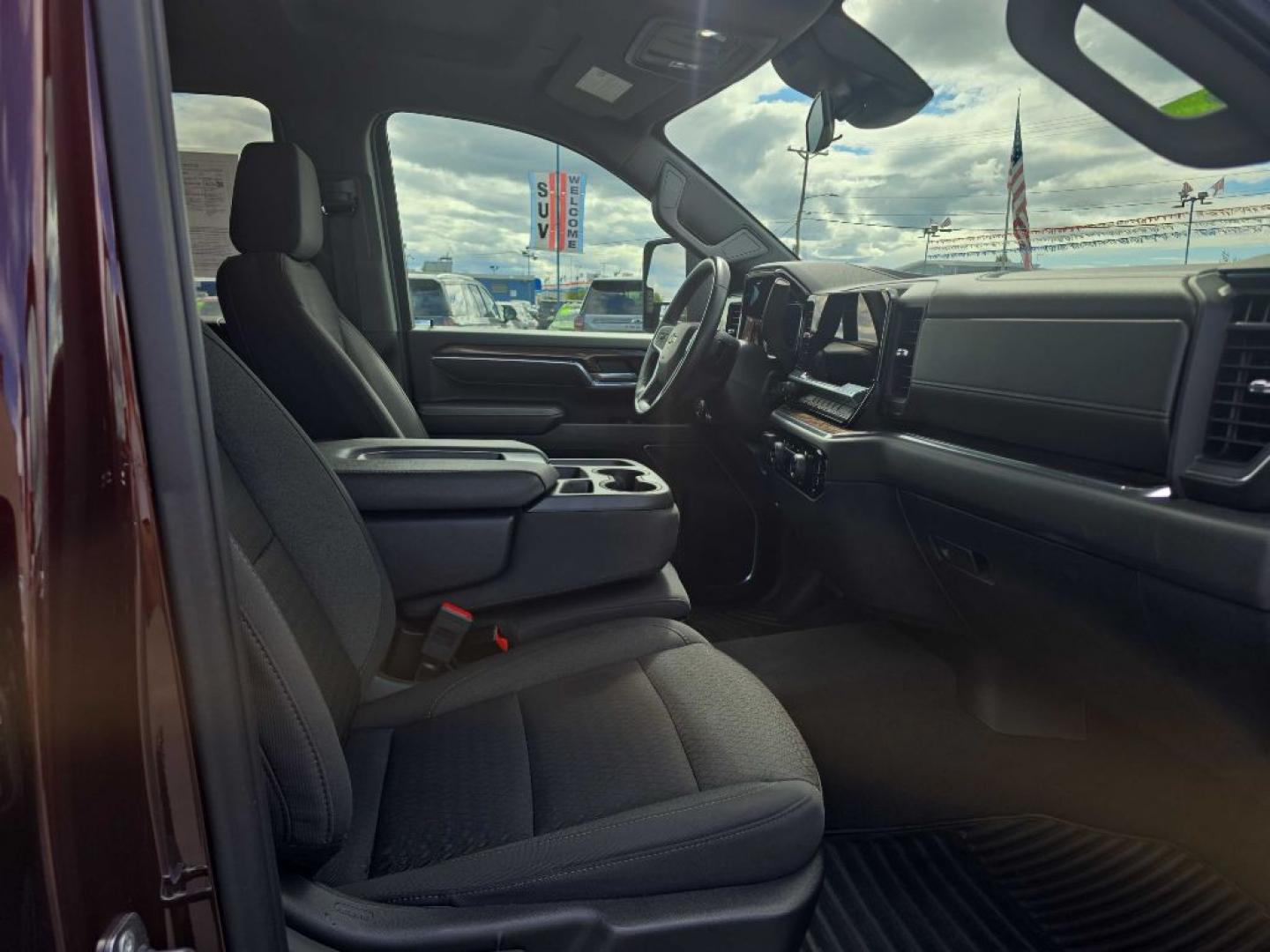2024 BROWN CHEVROLET SILVERADO 2500 HEAVY DUTY LT (1GC4YNE75RF) with an 6.6L engine, Automatic transmission, located at 2525 S. Cushman, Fairbanks, AK, 99701, (907) 452-5707, 64.824036, -147.712311- Photo#4