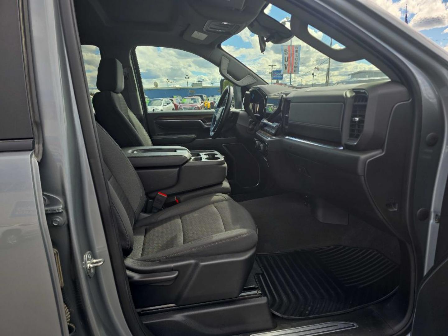 2024 SILVER CHEVROLET SILVERADO 2500 HEAVY DUTY LT (1GC4YNE71RF) with an 6.6L engine, Automatic transmission, located at 2525 S. Cushman, Fairbanks, AK, 99701, (907) 452-5707, 64.824036, -147.712311- Photo#1