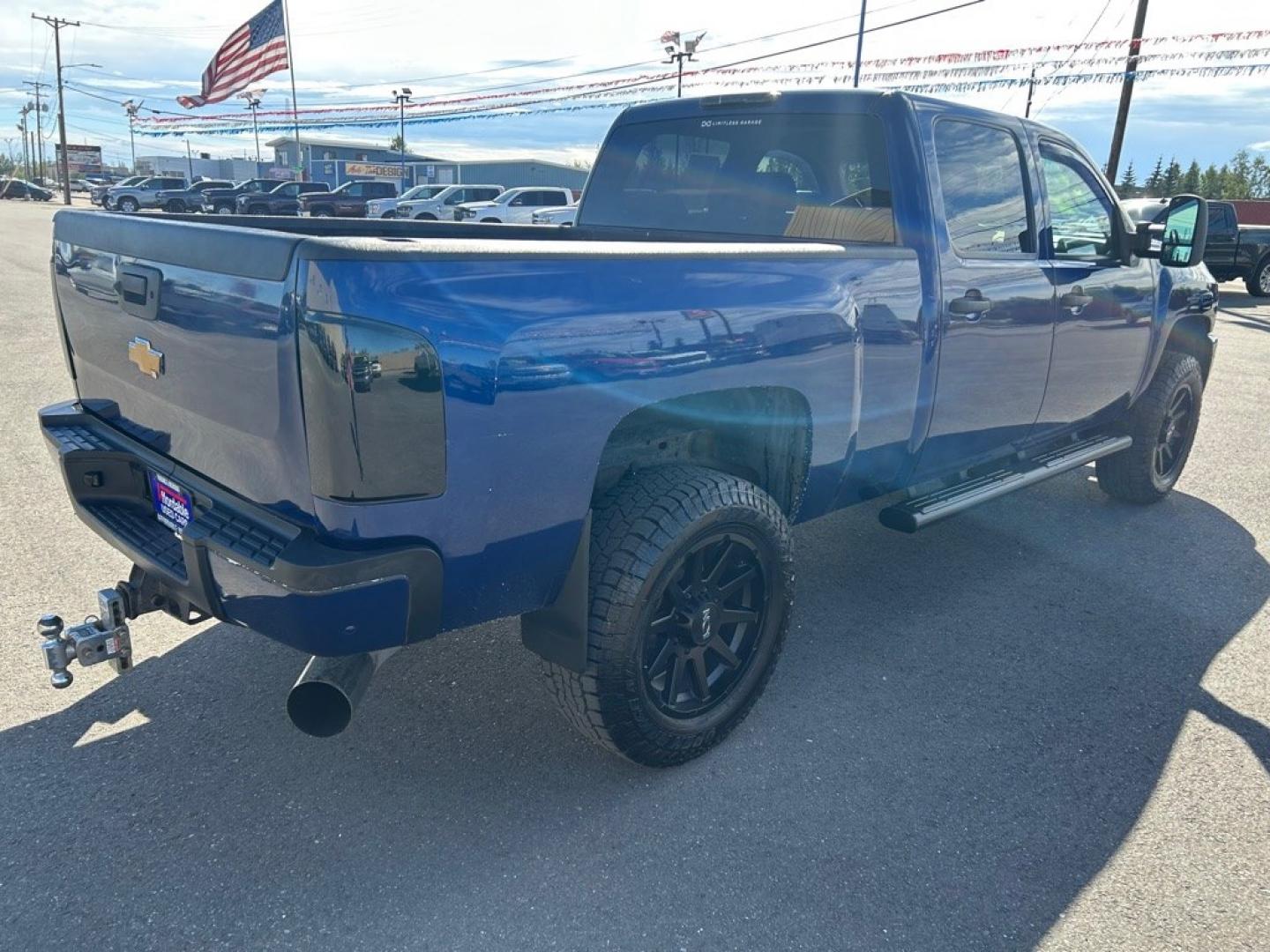 2014 BLUE CHEVROLET SILVERADO 2500 HEAVY DUTY LT (1GC1KXC8XEF) with an 6.6L engine, Automatic transmission, located at 2525 S. Cushman, Fairbanks, AK, 99701, (907) 452-5707, 64.824036, -147.712311- Photo#2
