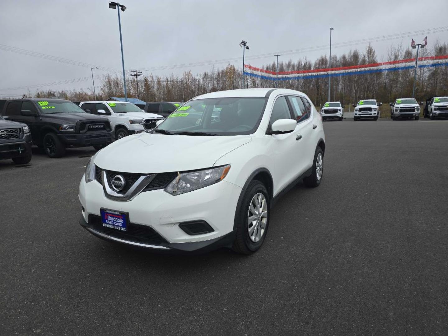 2016 WHITE NISSAN ROGUE S (KNMAT2MV4GP) with an 2.5L engine, Continuously Variable transmission, located at 2525 S. Cushman, Fairbanks, AK, 99701, (907) 452-5707, 64.824036, -147.712311- Photo#1