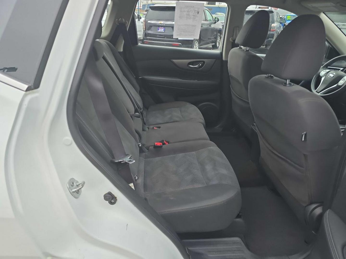2016 WHITE NISSAN ROGUE S (KNMAT2MV4GP) with an 2.5L engine, Continuously Variable transmission, located at 2525 S. Cushman, Fairbanks, AK, 99701, (907) 452-5707, 64.824036, -147.712311- Photo#4