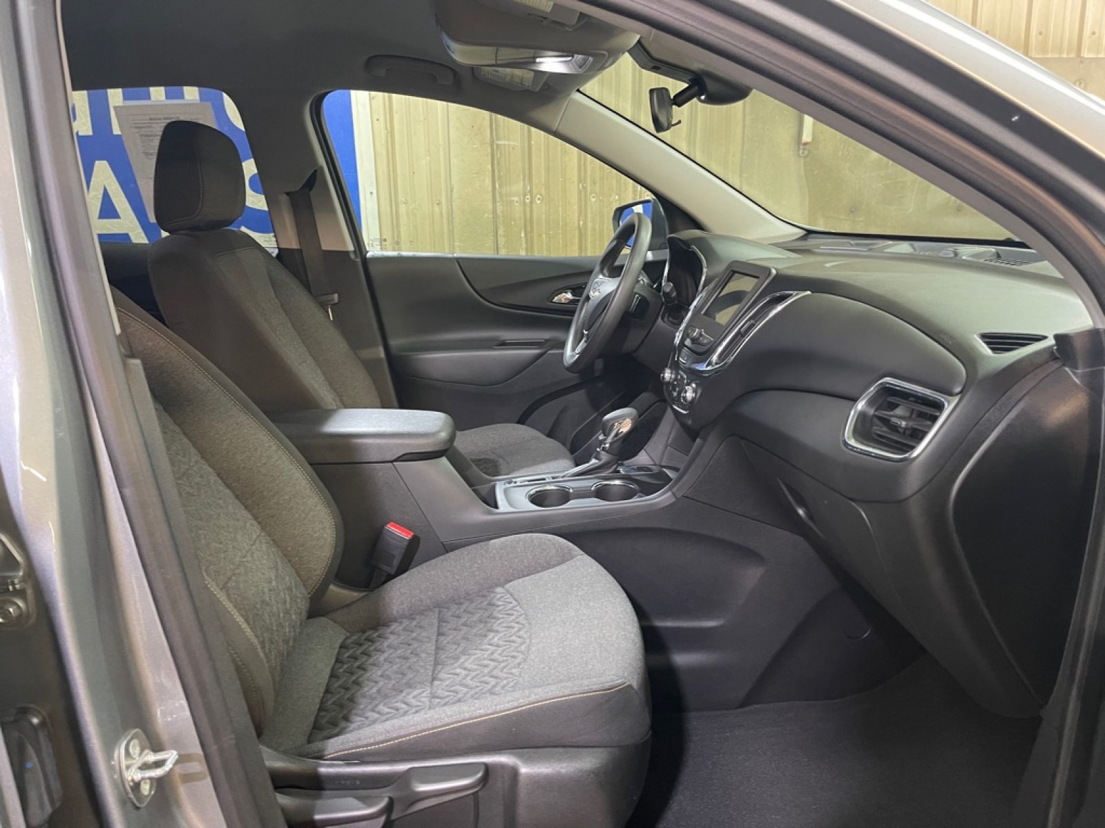 2023 GRAY CHEVROLET EQUINOX LT (3GNAXUEG7PS) with an 1.5L engine, Automatic transmission, located at 2525 S. Cushman, Fairbanks, AK, 99701, (907) 452-5707, 64.824036, -147.712311 - Photo#3