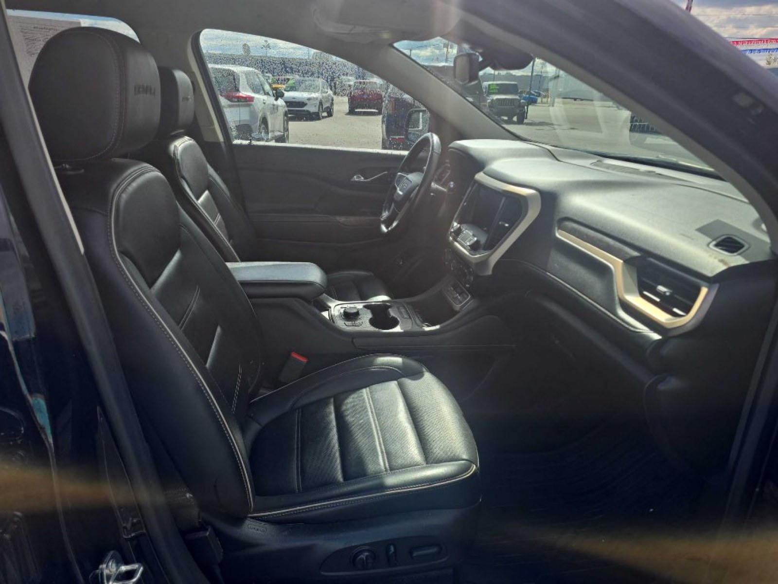 2022 BLACK GMC ACADIA DENALI (1GKKNXL40NZ) with an 2.0L engine, Automatic transmission, located at 2525 S. Cushman, Fairbanks, AK, 99701, (907) 452-5707, 64.824036, -147.712311 - Photo#4
