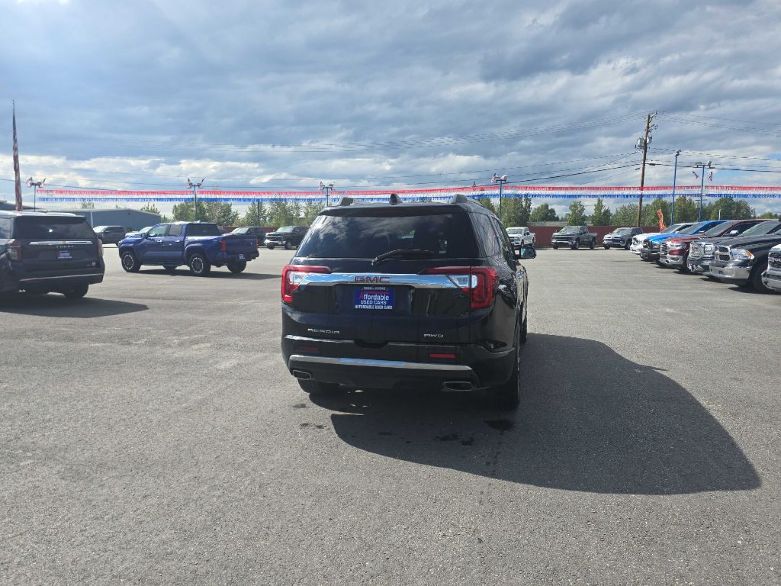 2022 BLACK GMC ACADIA DENALI (1GKKNXL40NZ) with an 2.0L engine, Automatic transmission, located at 2525 S. Cushman, Fairbanks, AK, 99701, (907) 452-5707, 64.824036, -147.712311 - Photo#2