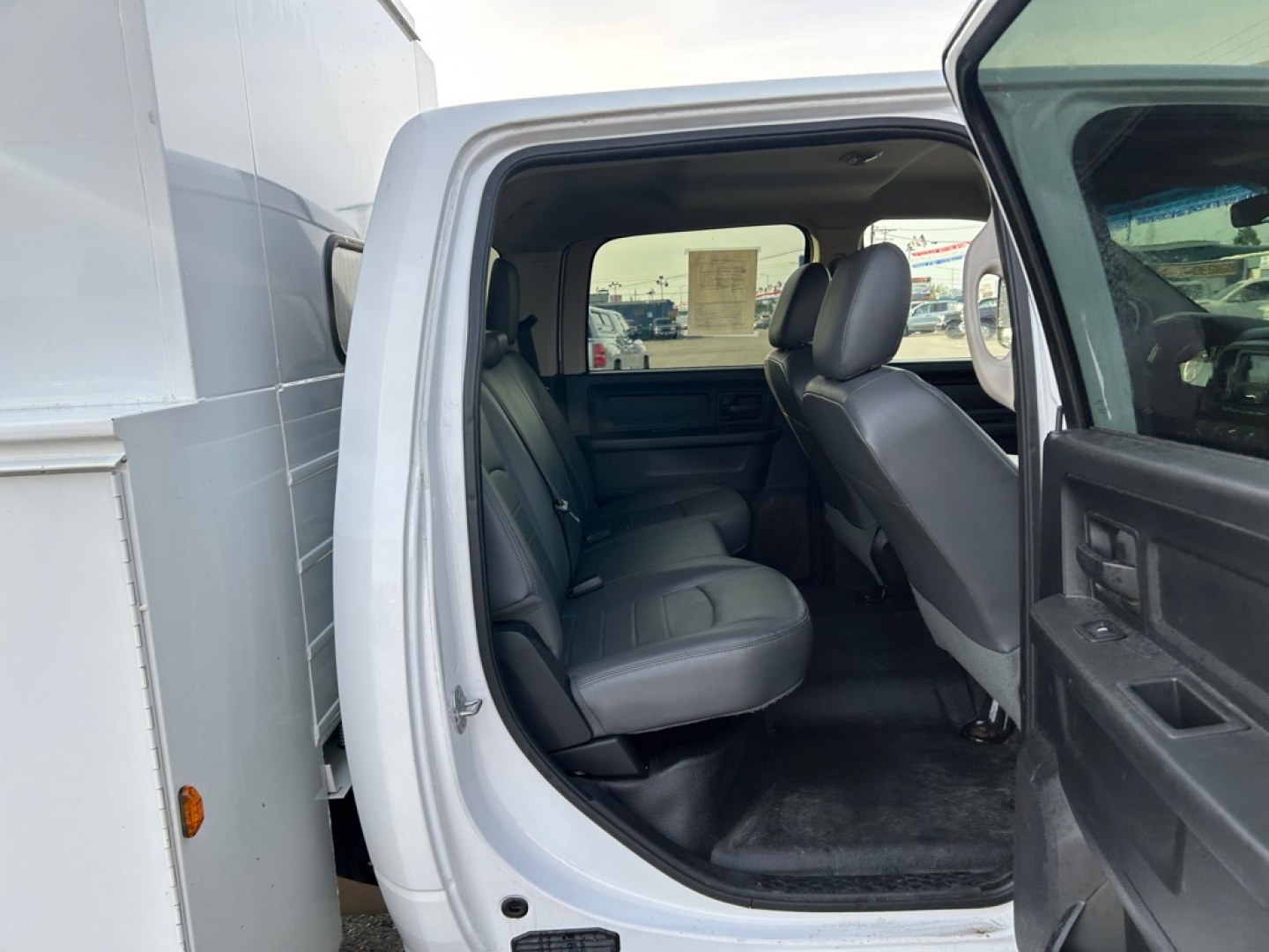 2015 WHITE RAM 3500 (3C7WRTCJ4FG) with an 6.4L engine, Automatic transmission, located at 2525 S. Cushman, Fairbanks, AK, 99701, (907) 452-5707, 64.824036, -147.712311- Photo#5