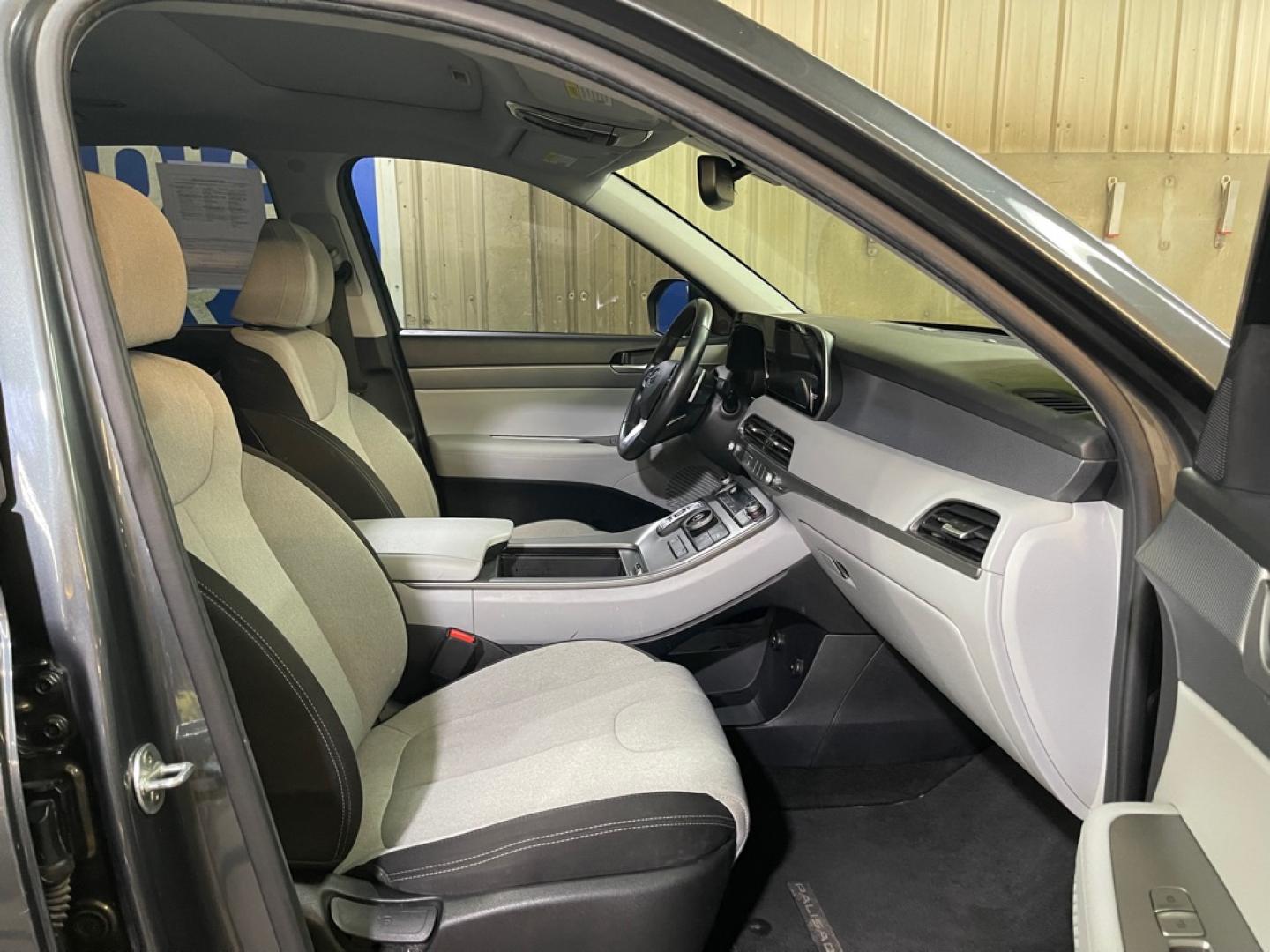 2020 GREY HYUNDAI PALISADE SEL (KM8R34HE6LU) with an 3.8L engine, Automatic transmission, located at 2525 S. Cushman, Fairbanks, AK, 99701, (907) 452-5707, 64.824036, -147.712311- Photo#3