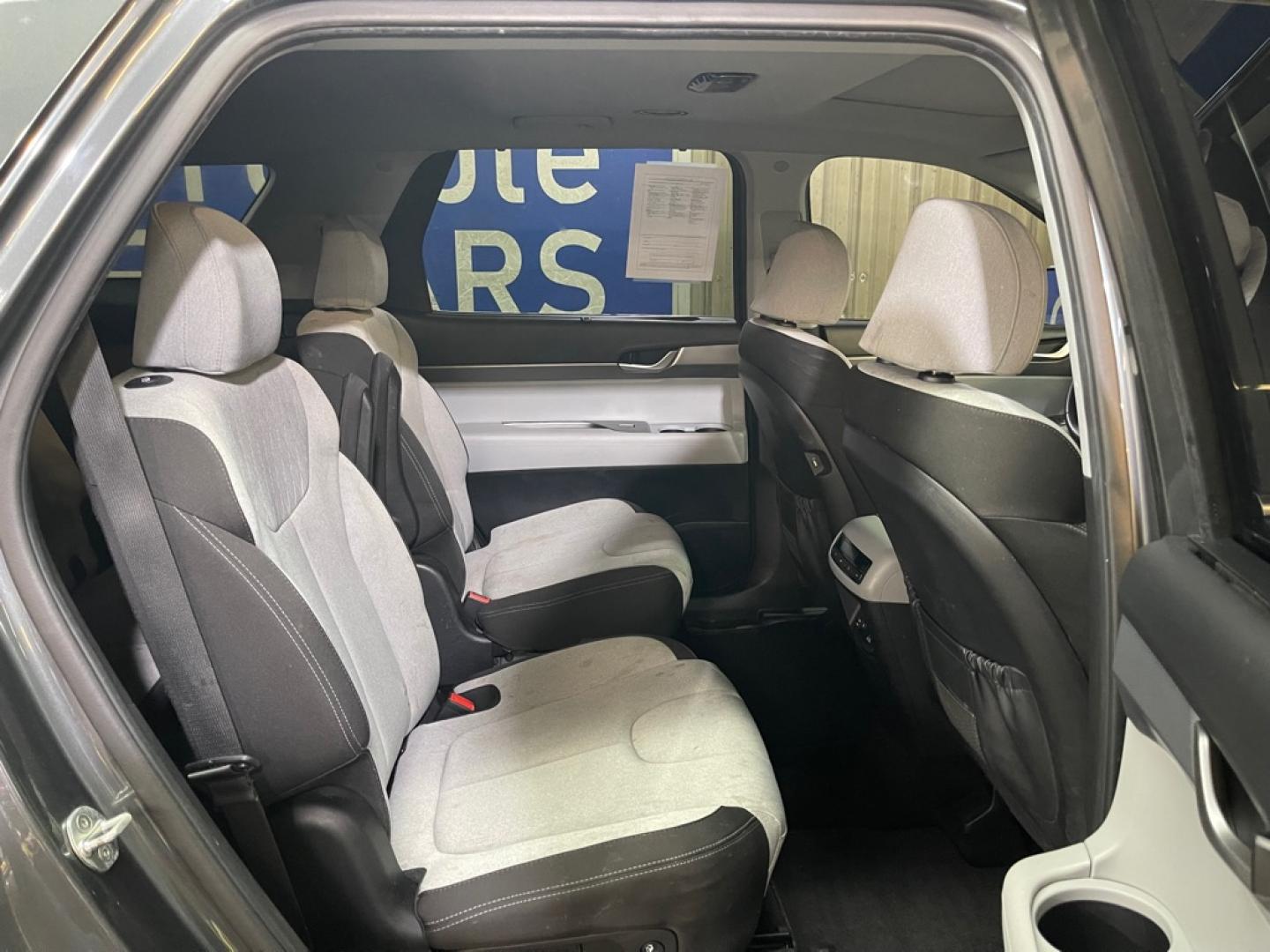 2020 GREY HYUNDAI PALISADE SEL (KM8R34HE6LU) with an 3.8L engine, Automatic transmission, located at 2525 S. Cushman, Fairbanks, AK, 99701, (907) 452-5707, 64.824036, -147.712311- Photo#4