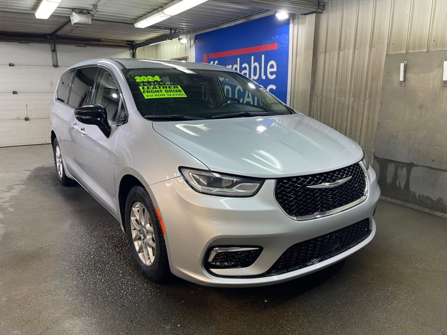 2024 SILVER CHRYSLER PACIFICA TOURING L (2C4RC1BG8RR) with an 3.6L engine, Automatic transmission, located at 2525 S. Cushman, Fairbanks, AK, 99701, (907) 452-5707, 64.824036, -147.712311- Photo#0