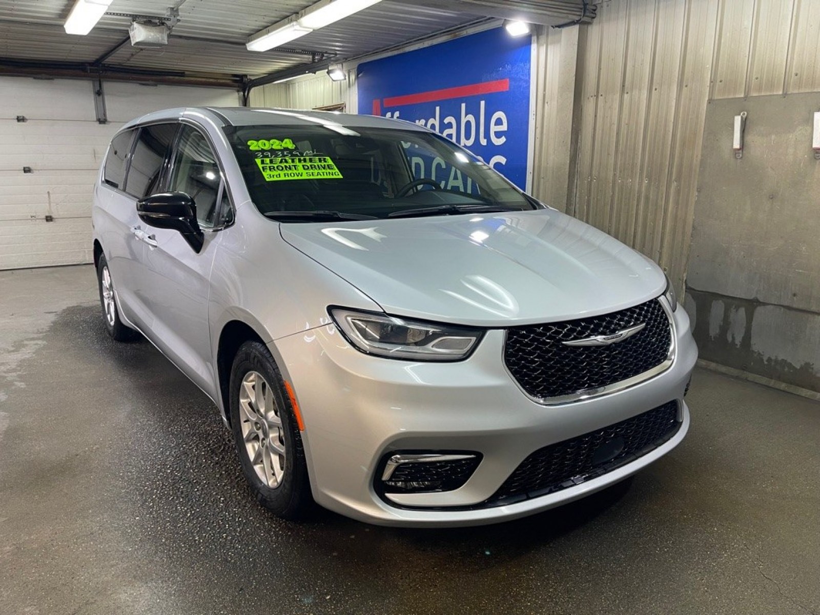 2024 SILVER CHRYSLER PACIFICA TOURING L (2C4RC1BG8RR) with an 3.6L engine, Automatic transmission, located at 2525 S. Cushman, Fairbanks, AK, 99701, (907) 452-5707, 64.824036, -147.712311 - Photo#0