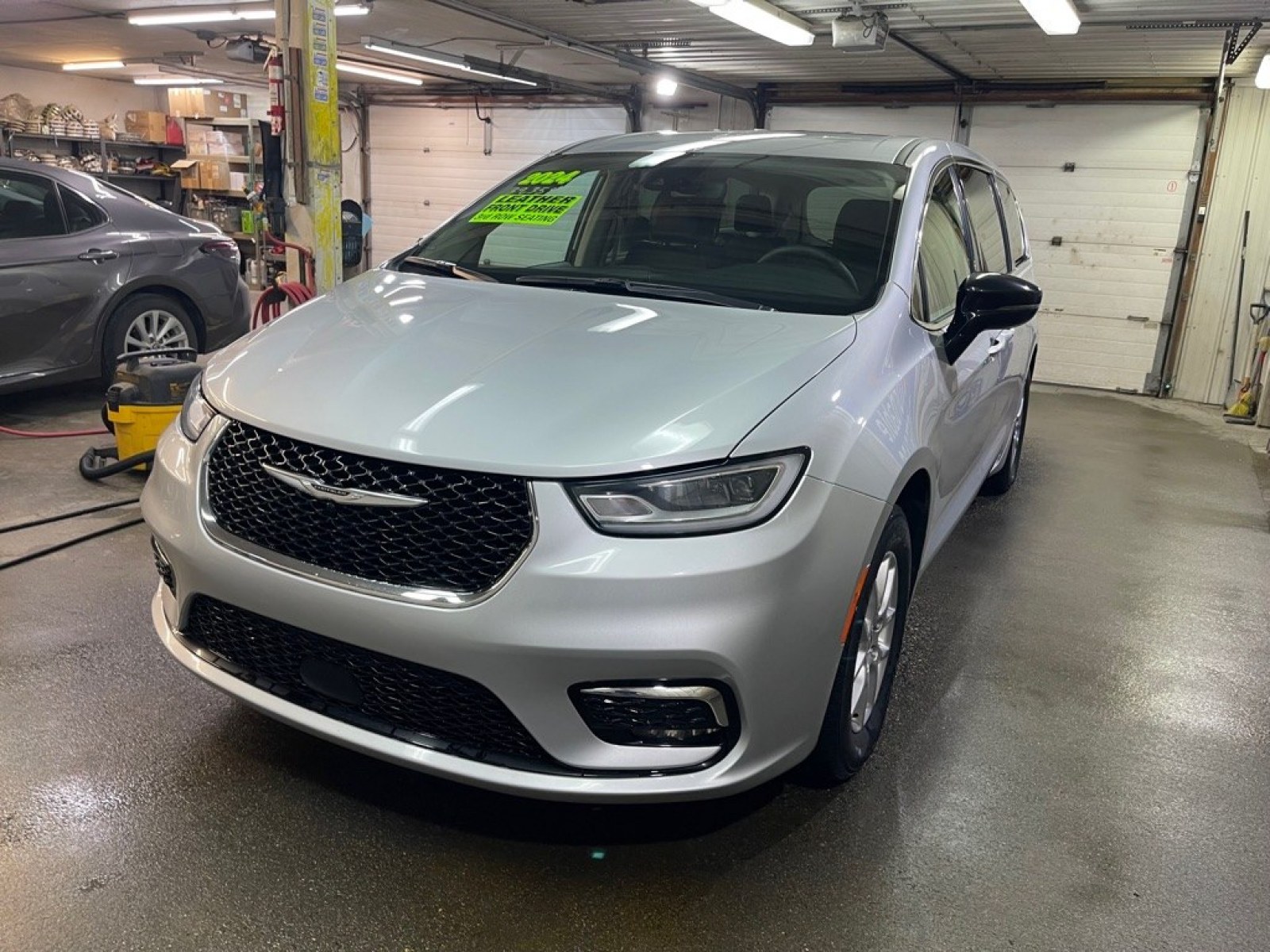 2024 SILVER CHRYSLER PACIFICA TOURING L (2C4RC1BG8RR) with an 3.6L engine, Automatic transmission, located at 2525 S. Cushman, Fairbanks, AK, 99701, (907) 452-5707, 64.824036, -147.712311 - Photo#1