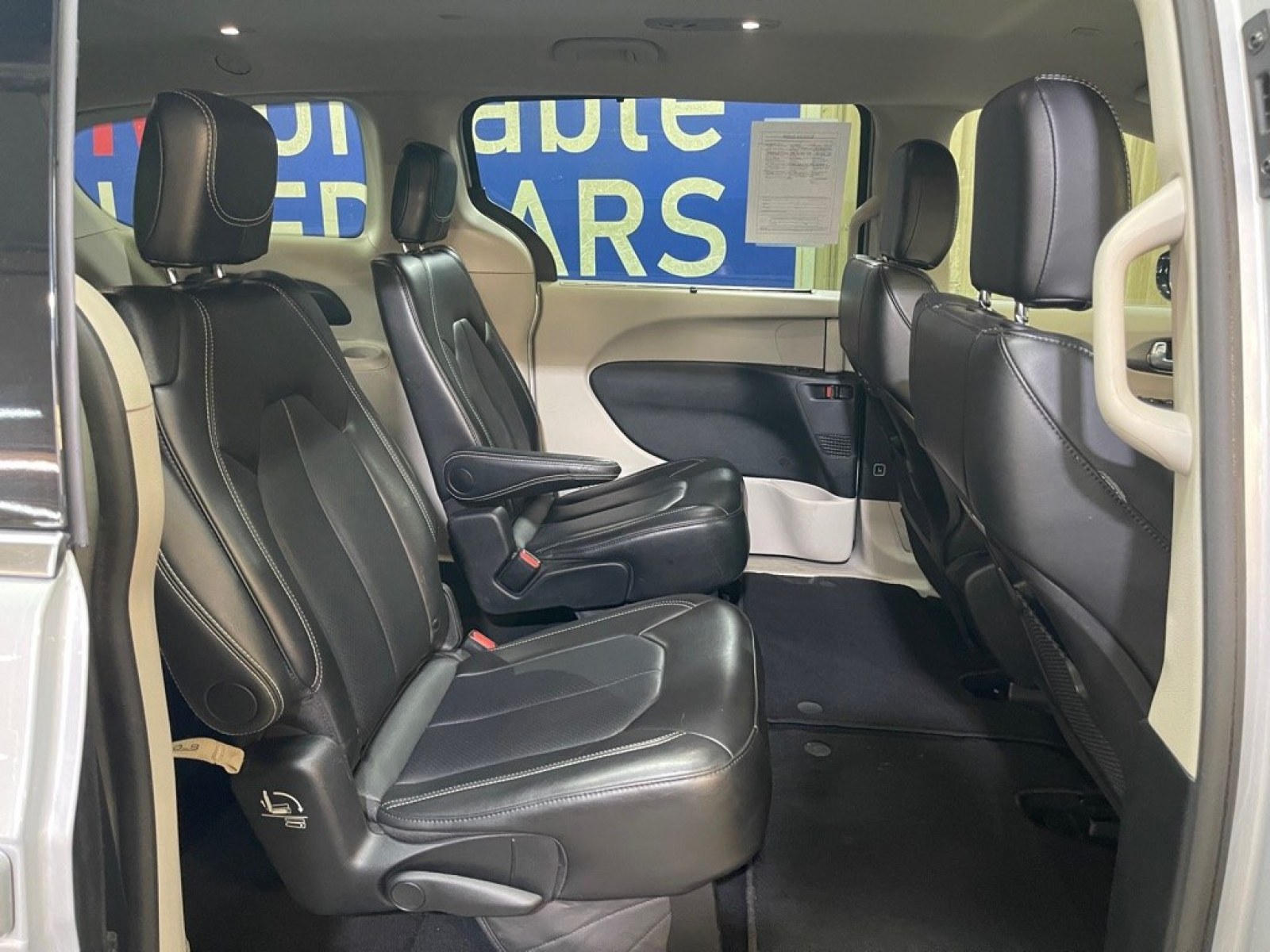 2024 SILVER CHRYSLER PACIFICA TOURING L (2C4RC1BG8RR) with an 3.6L engine, Automatic transmission, located at 2525 S. Cushman, Fairbanks, AK, 99701, (907) 452-5707, 64.824036, -147.712311 - Photo#4