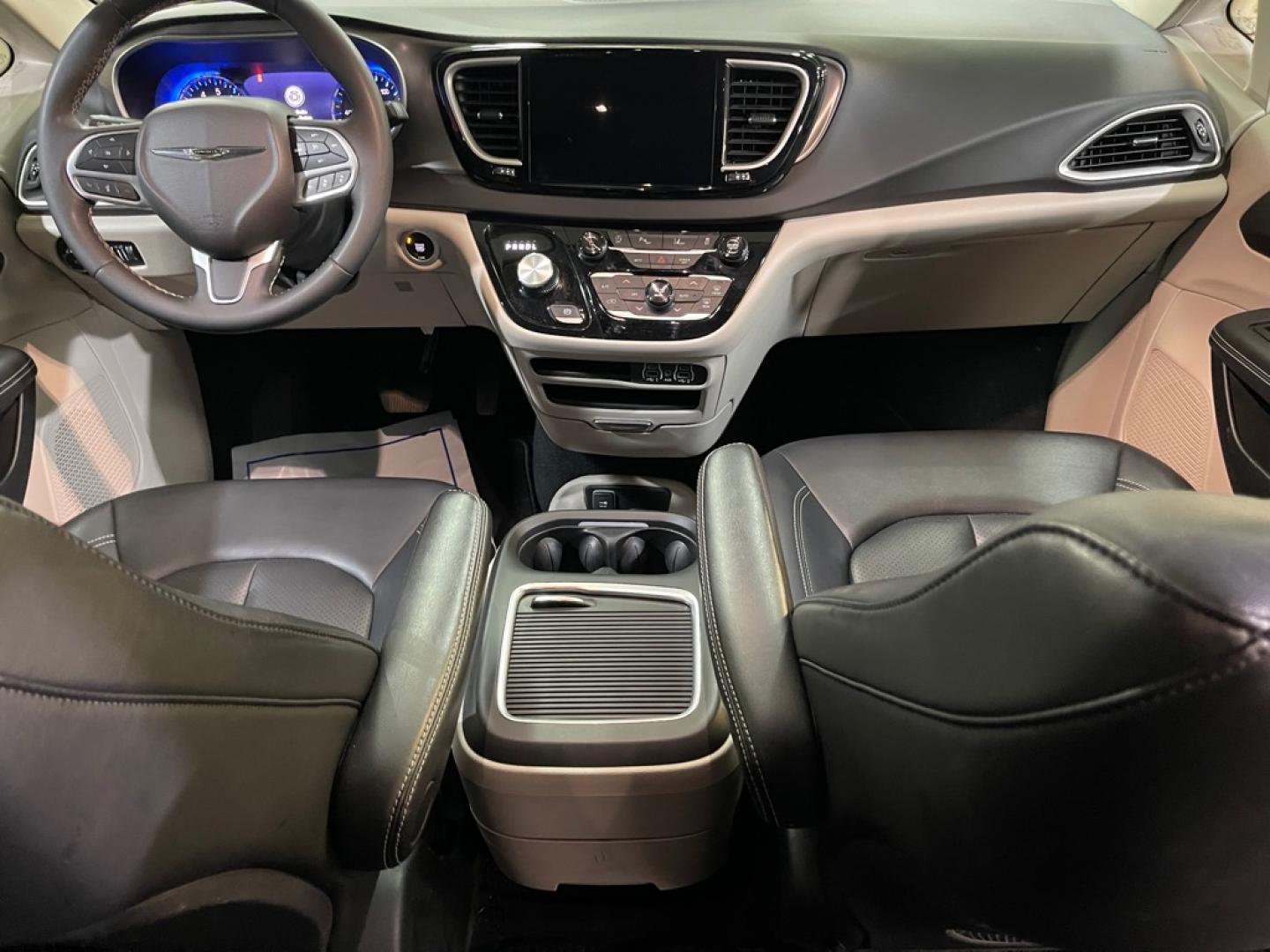 2024 SILVER CHRYSLER PACIFICA TOURING L (2C4RC1BG8RR) with an 3.6L engine, Automatic transmission, located at 2525 S. Cushman, Fairbanks, AK, 99701, (907) 452-5707, 64.824036, -147.712311- Photo#6
