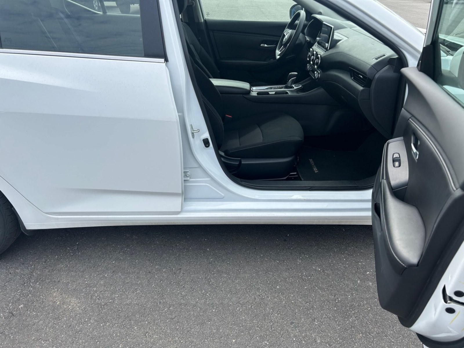 2023 WHITE NISSAN SENTRA SV (3N1AB8CV6PY) with an 2.0L engine, Continuously Variable transmission, located at 2525 S. Cushman, Fairbanks, AK, 99701, (907) 452-5707, 64.824036, -147.712311 - Photo#4