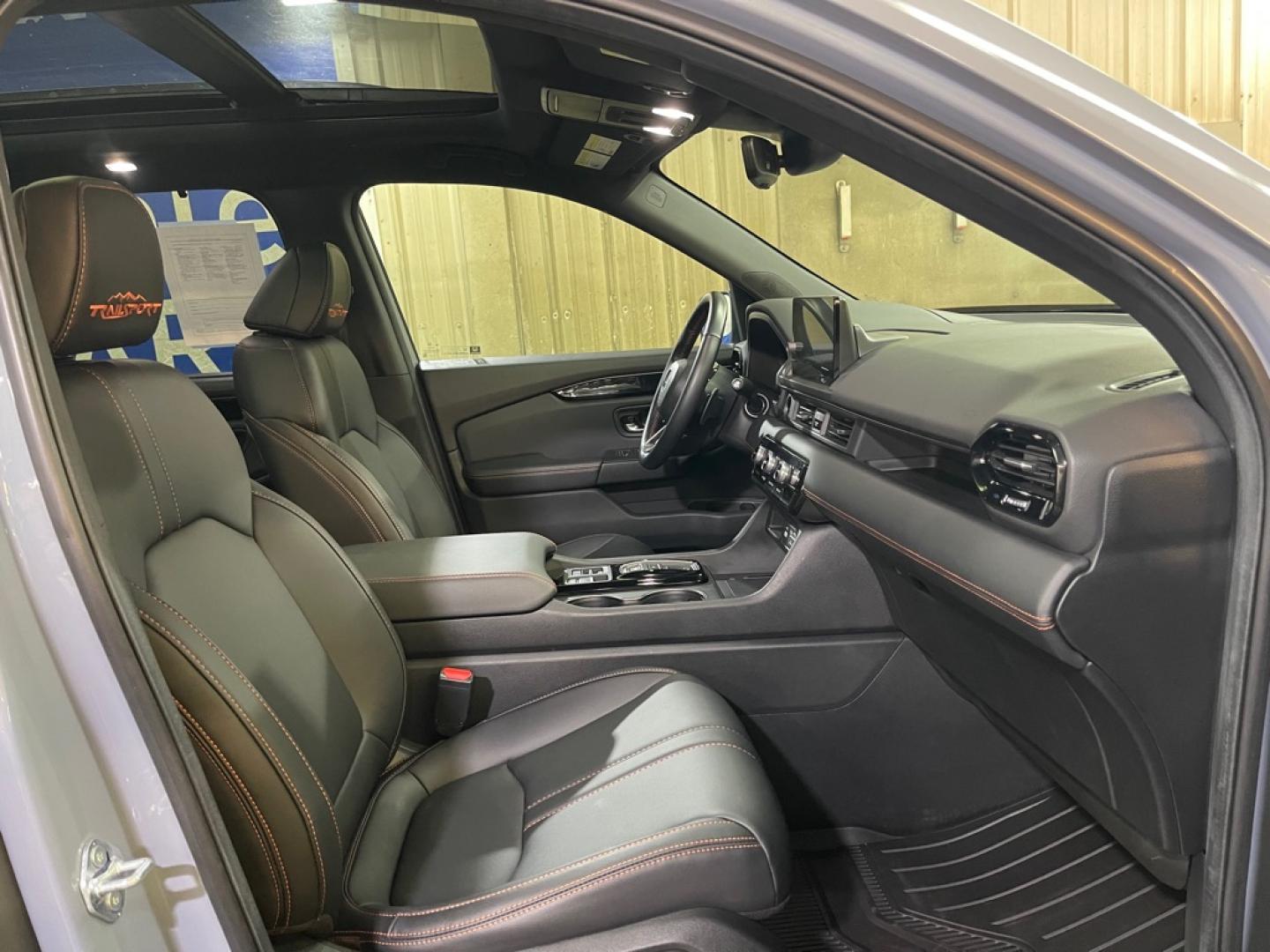2025 GRAY HONDA PILOT TRAILSPORT (5FNYG1H66SB) with an 3.5L engine, Automatic transmission, located at 2525 S. Cushman, Fairbanks, AK, 99701, (907) 452-5707, 64.824036, -147.712311- Photo#3
