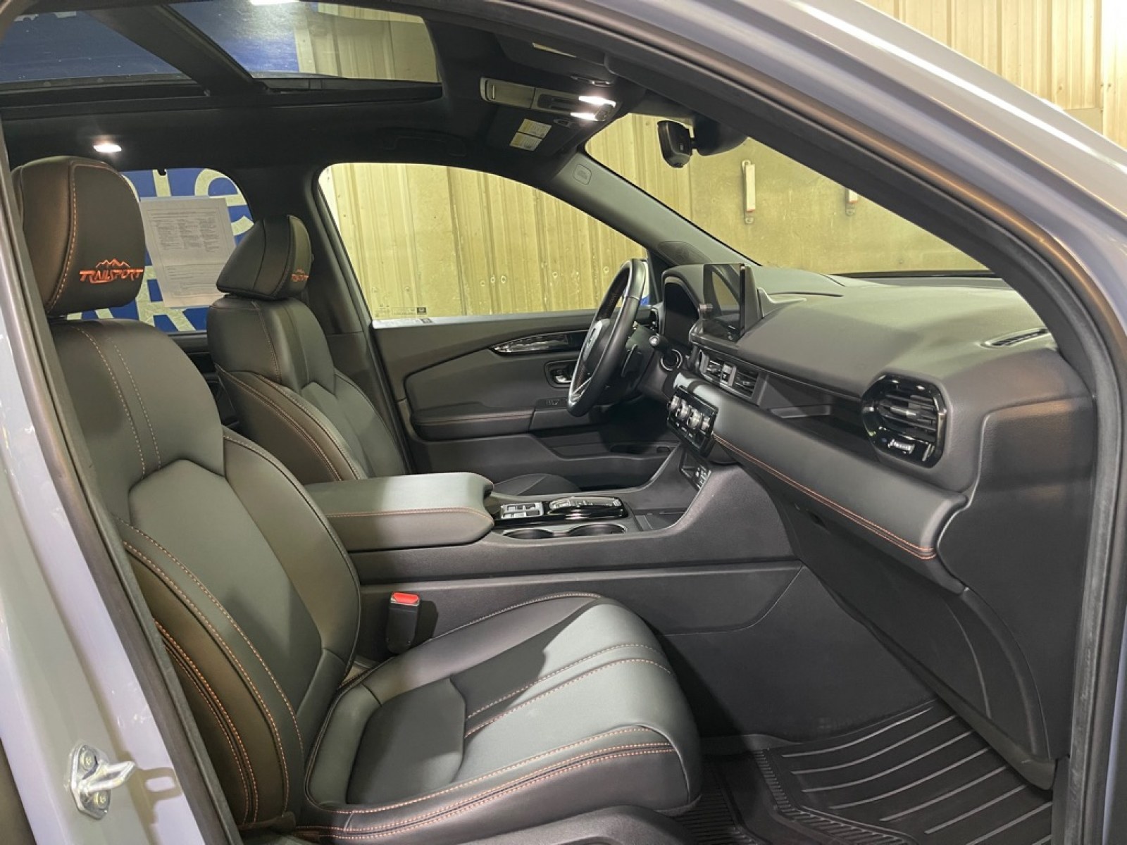 2025 GRAY HONDA PILOT TRAILSPORT (5FNYG1H66SB) with an 3.5L engine, Automatic transmission, located at 2525 S. Cushman, Fairbanks, AK, 99701, (907) 452-5707, 64.824036, -147.712311 - Photo#3