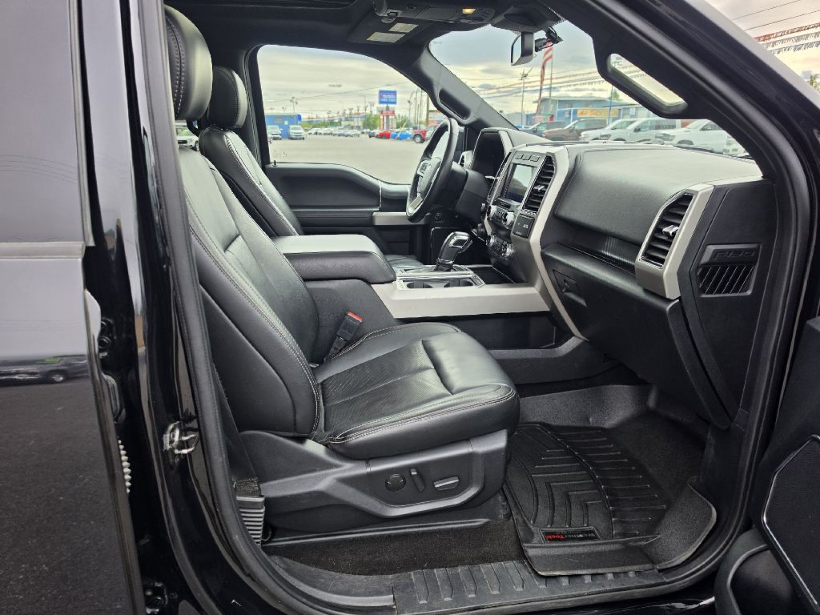 2020 BLACK FORD F150 LARIAT SUPERCREW (1FTEW1E40LF) with an 3.5L engine, Automatic transmission, located at 2525 S. Cushman, Fairbanks, AK, 99701, (907) 452-5707, 64.824036, -147.712311 - Photo#4