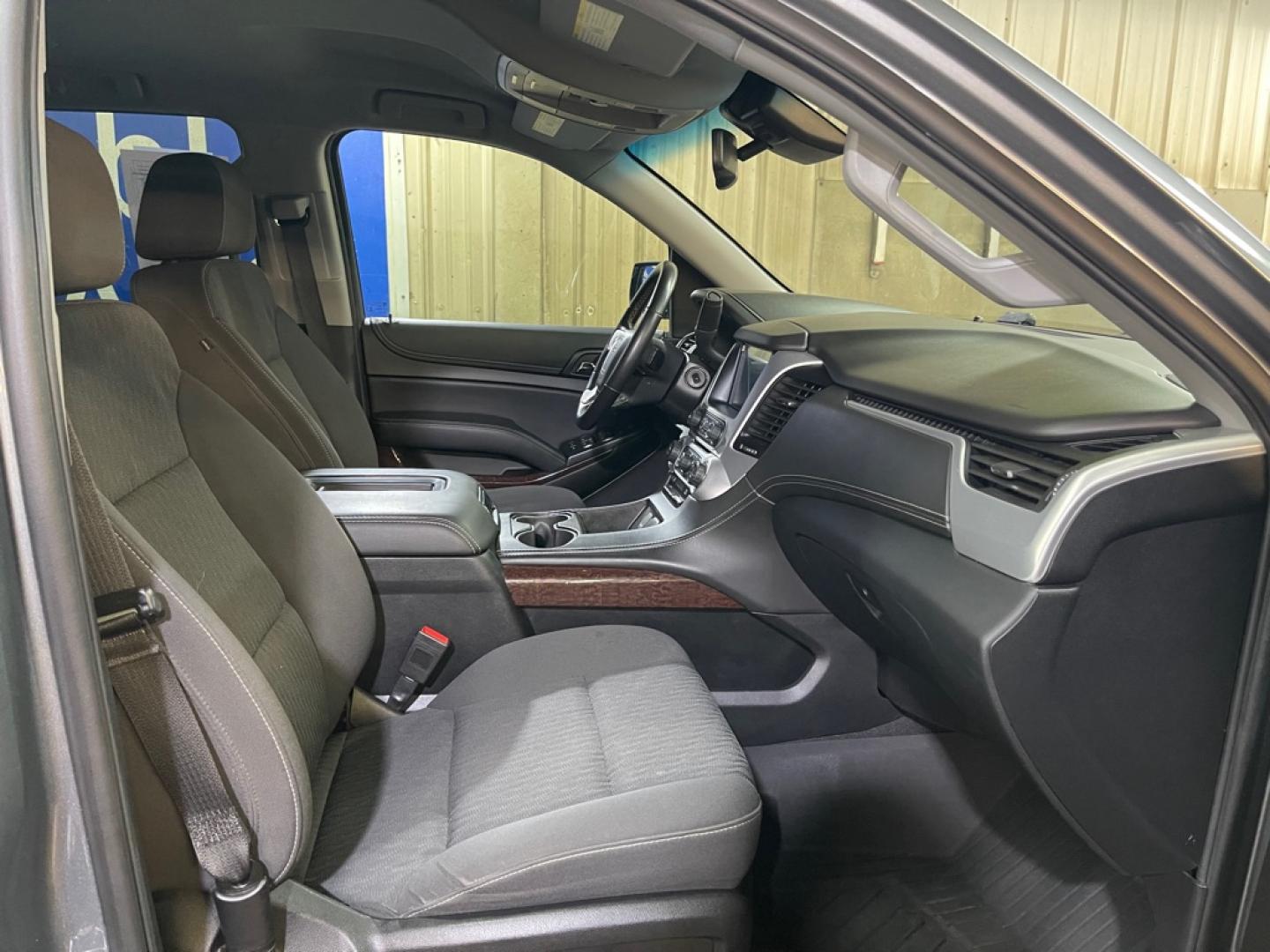 2020 SILVER GMC YUKON SLE (1GKS2AKC2LR) with an 5.3L engine, Automatic transmission, located at 2525 S. Cushman, Fairbanks, AK, 99701, (907) 452-5707, 64.824036, -147.712311- Photo#3