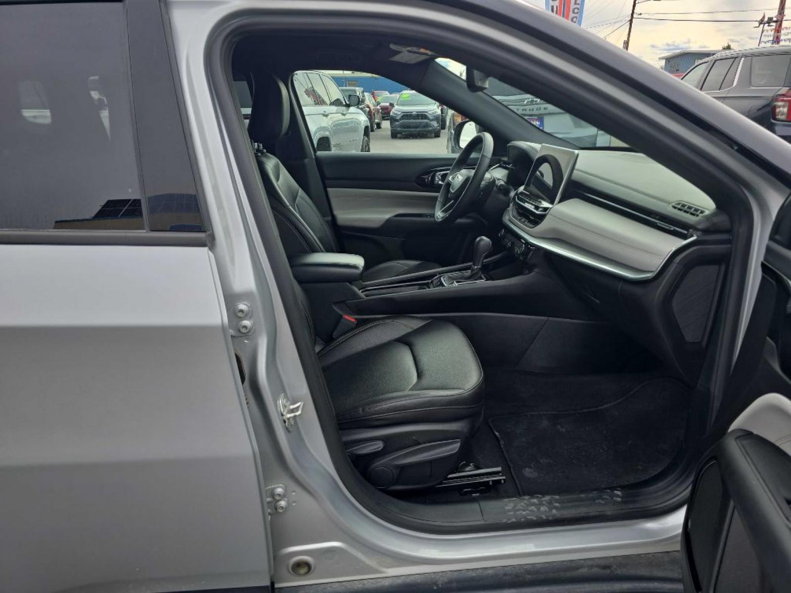 2024 SILVER JEEP COMPASS LIMITED (3C4NJDCN3RT) with an 2.0L engine, Automatic transmission, located at 2525 S. Cushman, Fairbanks, AK, 99701, (907) 452-5707, 64.824036, -147.712311 - Photo#3
