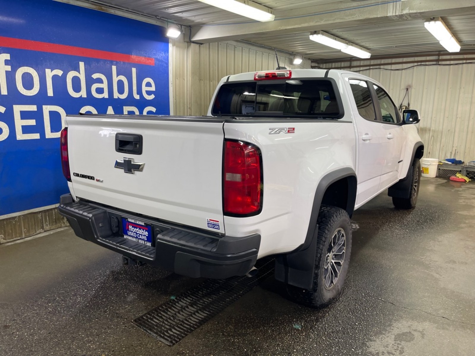 2020 WHITE CHEVROLET COLORADO ZR2 (1GCGTEEN0L1) with an 3.6L engine, Automatic transmission, located at 2525 S. Cushman, Fairbanks, AK, 99701, (907) 452-5707, 64.824036, -147.712311 - Photo#2