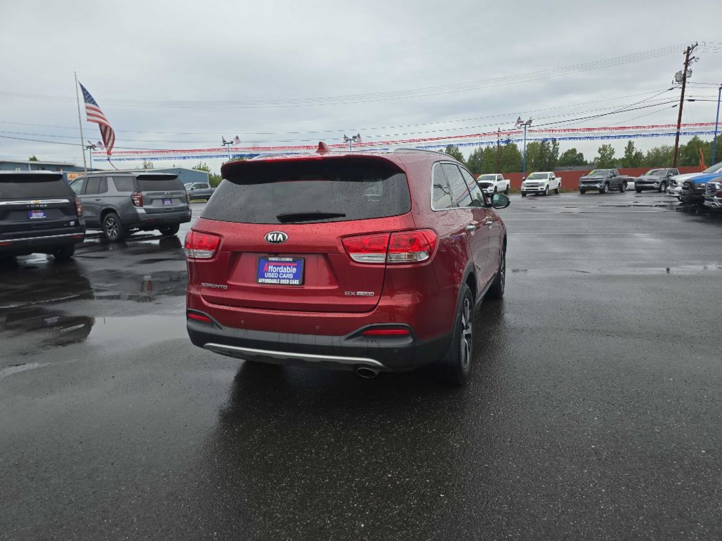 2017 MAROON KIA SORENTO EX (5XYPHDA12HG) with an 2.0L engine, Automatic transmission, located at 2525 S. Cushman, Fairbanks, AK, 99701, (907) 452-5707, 64.824036, -147.712311- Photo#2