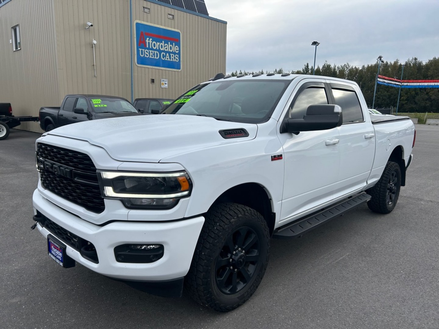2022 WHITE RAM 2500 BIG HORN/LONE S (3C6UR5DJ9NG) with an 6.4L engine, Automatic transmission, located at 2525 S. Cushman, Fairbanks, AK, 99701, (907) 452-5707, 64.824036, -147.712311- Photo#1