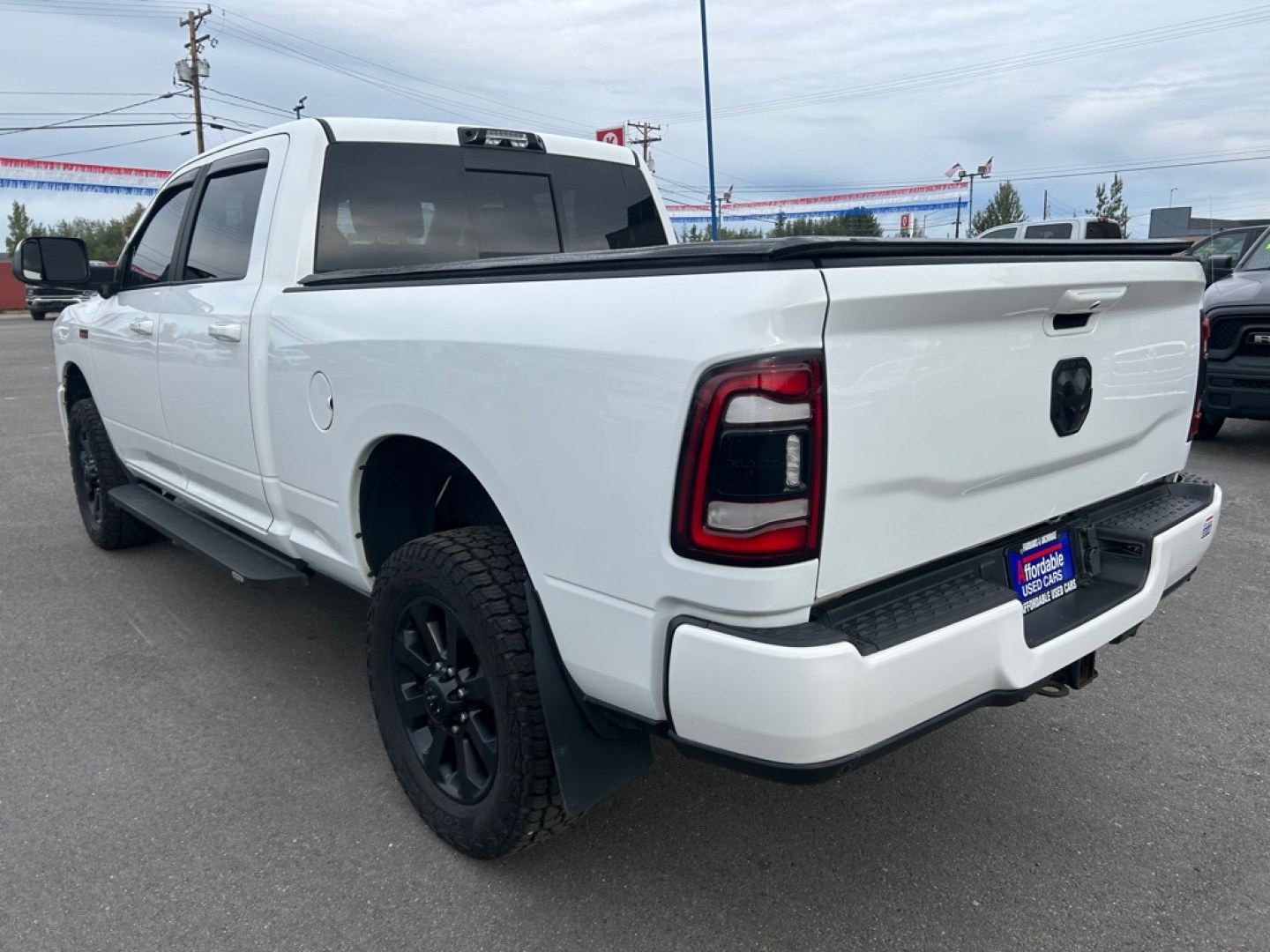 2022 WHITE RAM 2500 BIG HORN/LONE S (3C6UR5DJ9NG) with an 6.4L engine, Automatic transmission, located at 2525 S. Cushman, Fairbanks, AK, 99701, (907) 452-5707, 64.824036, -147.712311- Photo#3