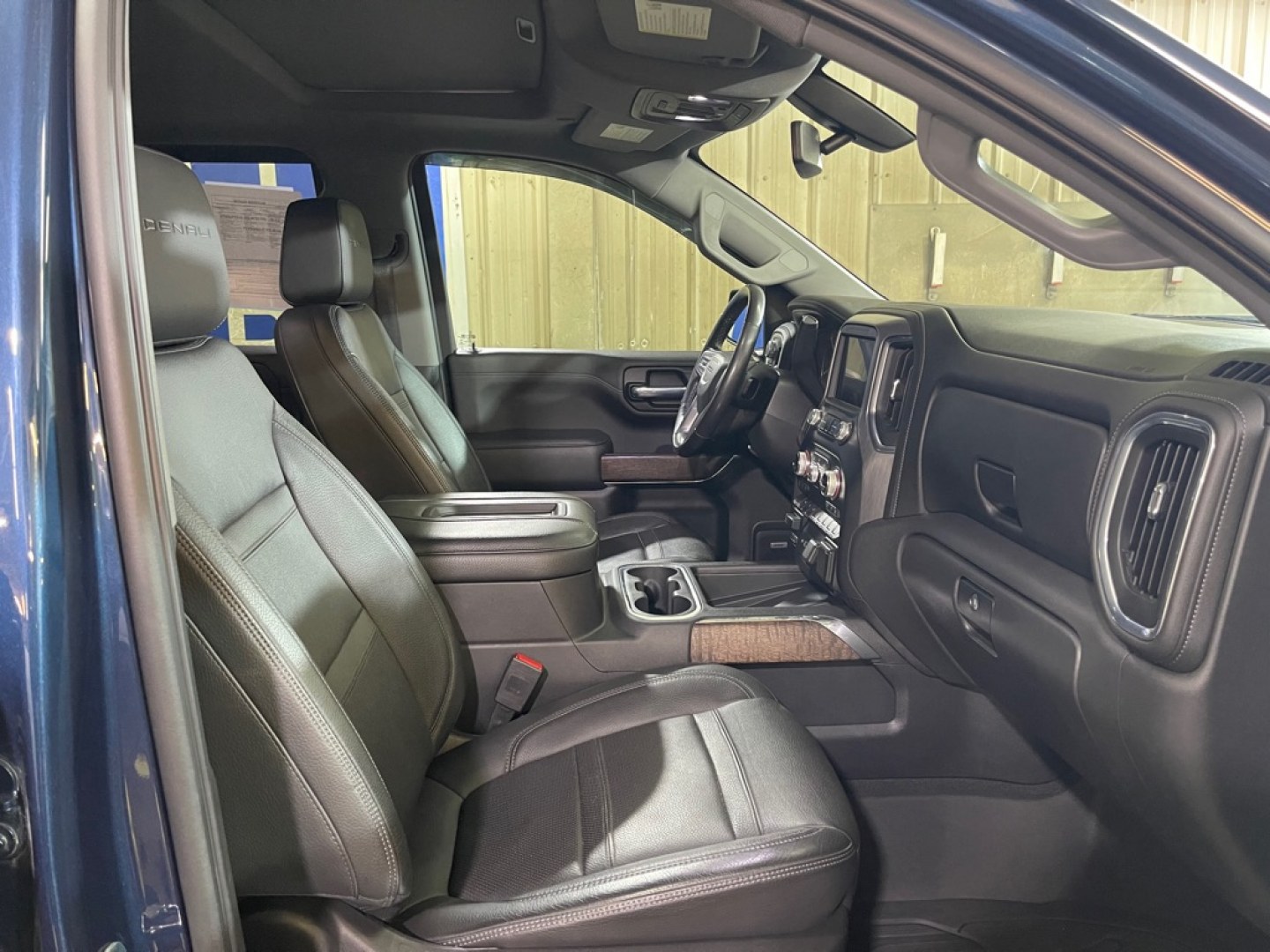 2020 BLUE GMC SIERRA DENALI 1500 DENALI (3GTU9FET3LG) with an 3.0L engine, Automatic transmission, located at 2525 S. Cushman, Fairbanks, AK, 99701, (907) 452-5707, 64.824036, -147.712311- Photo#3