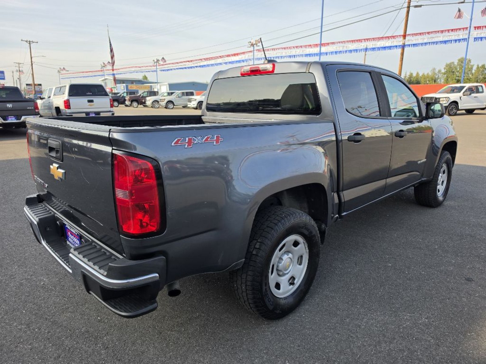 2017 GREY CHEVROLET COLORADO (1GCGTBEN2H1) with an 3.6L engine, Automatic transmission, located at 2525 S. Cushman, Fairbanks, AK, 99701, (907) 452-5707, 64.824036, -147.712311 - Photo#4