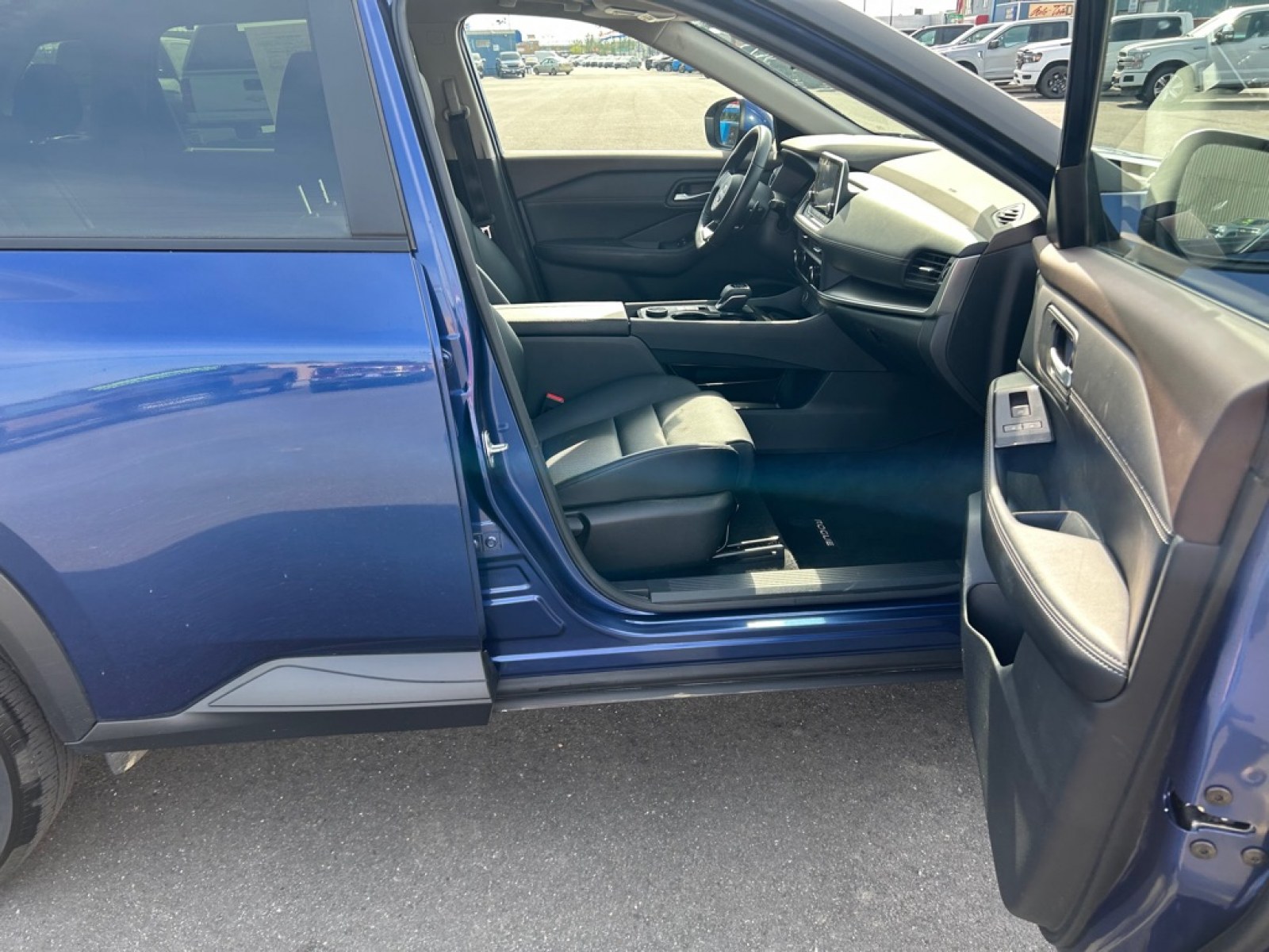 2023 BLUE NISSAN ROGUE SV (JN8BT3BB4PW) with an 1.5L engine, Continuously Variable transmission, located at 2525 S. Cushman, Fairbanks, AK, 99701, (907) 452-5707, 64.824036, -147.712311 - Photo#4