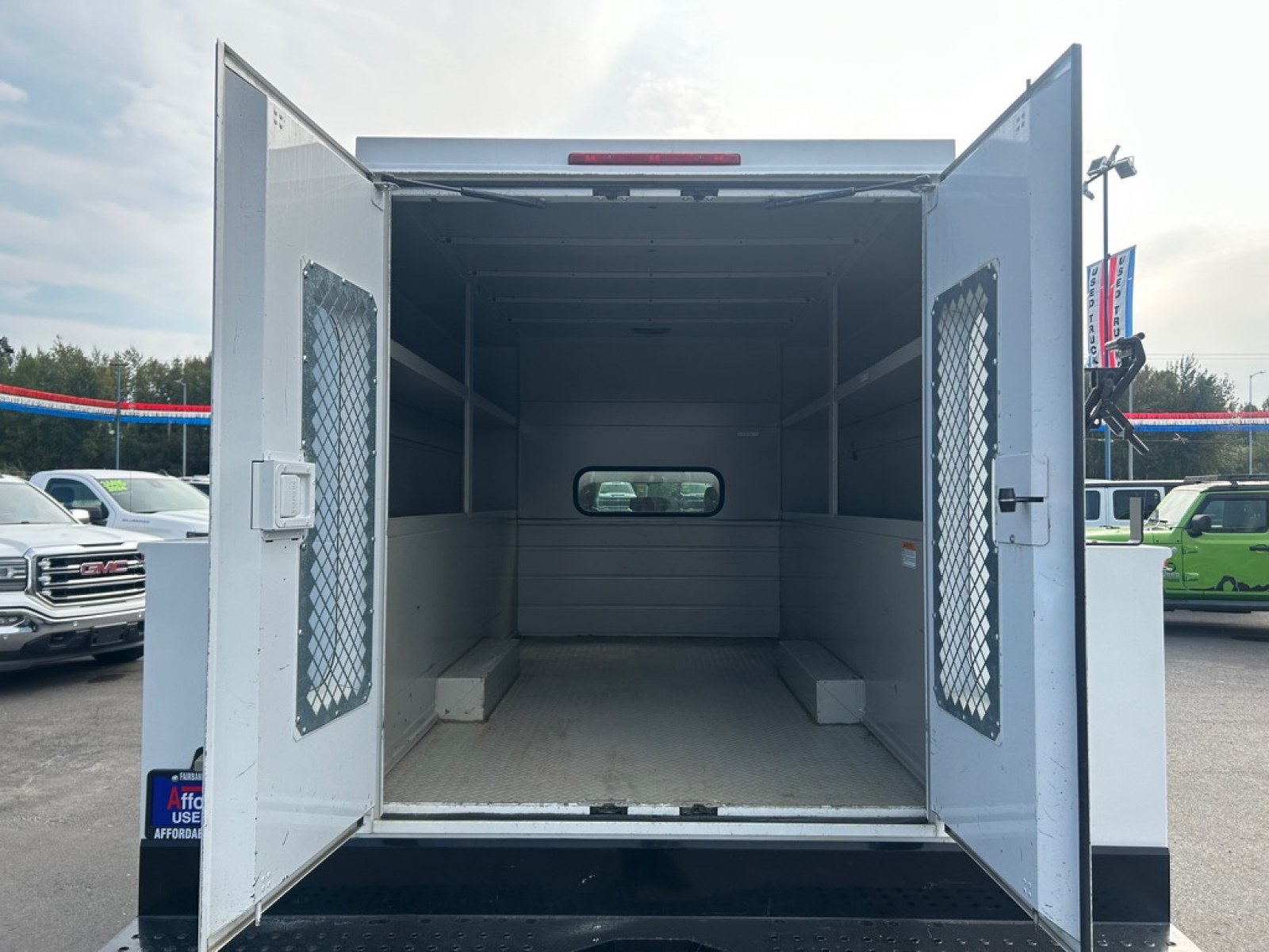 2015 WHITE RAM 3500 Utility (3C7WRTCJ9FG) with an 6.4L engine, Automatic transmission, located at 2525 S. Cushman, Fairbanks, AK, 99701, (907) 452-5707, 64.824036, -147.712311 - Photo#6
