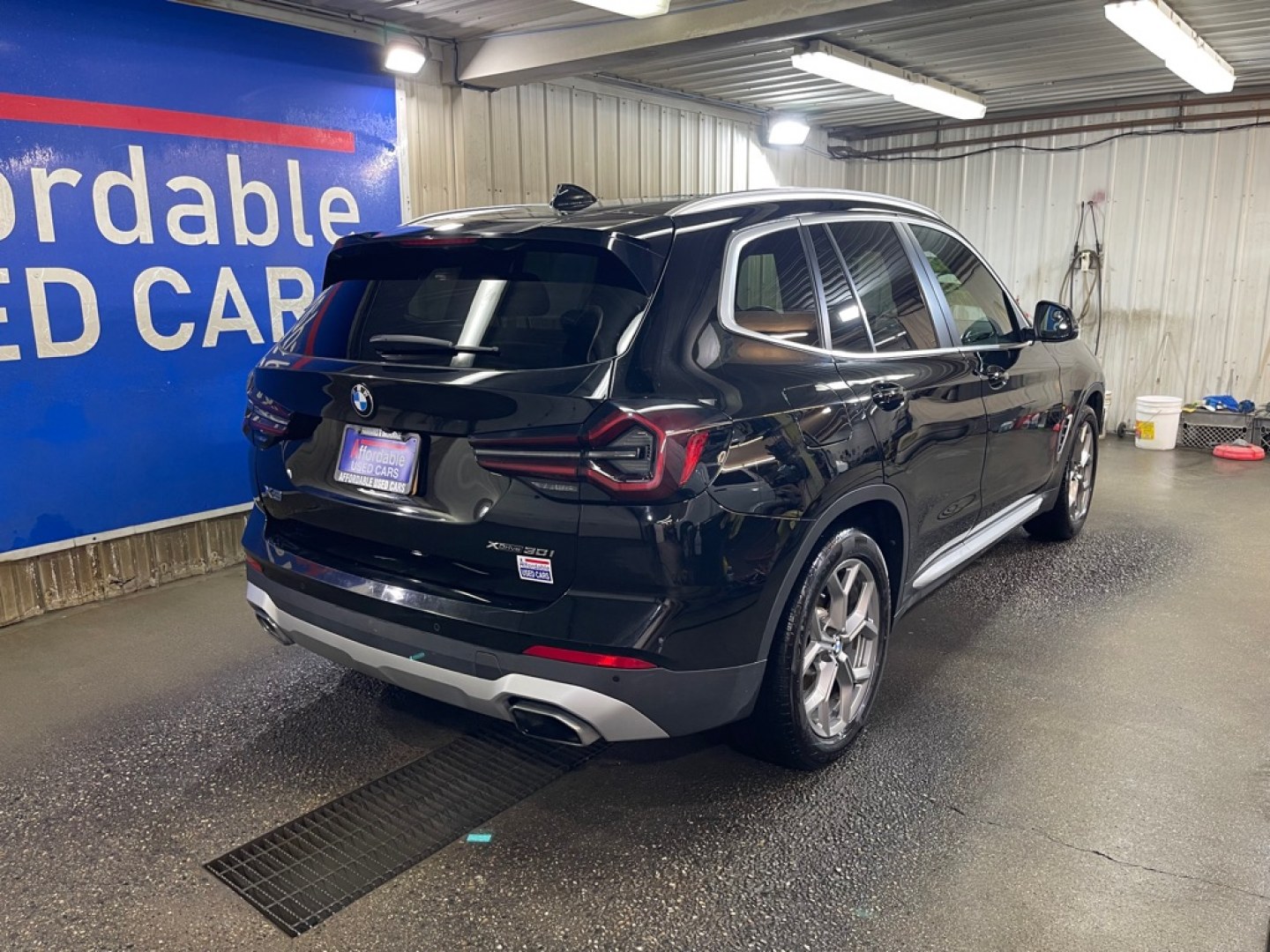 2022 BLACK BMW X3 XDRIVE30I (5UX53DP0XN9) with an 2.0L engine, Automatic transmission, located at 2525 S. Cushman, Fairbanks, AK, 99701, (907) 452-5707, 64.824036, -147.712311- Photo#2