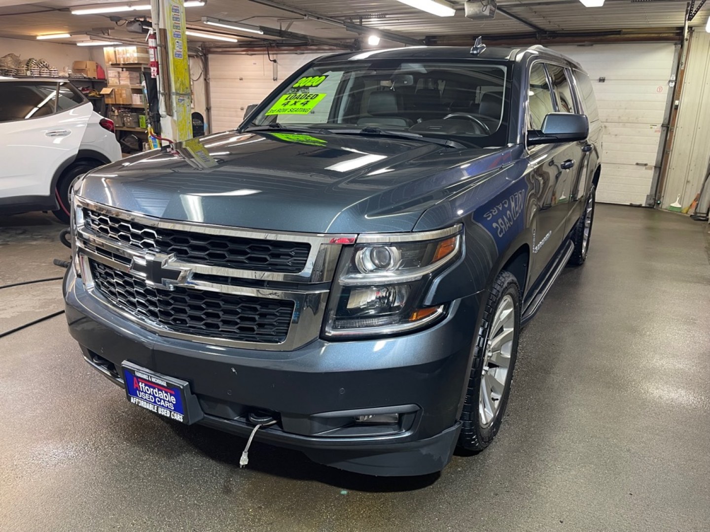 2020 GRAY CHEVROLET SUBURBAN 1500 LT (1GNSKHKC3LR) with an 5.3L engine, Automatic transmission, located at 2525 S. Cushman, Fairbanks, AK, 99701, (907) 452-5707, 64.824036, -147.712311- Photo#1